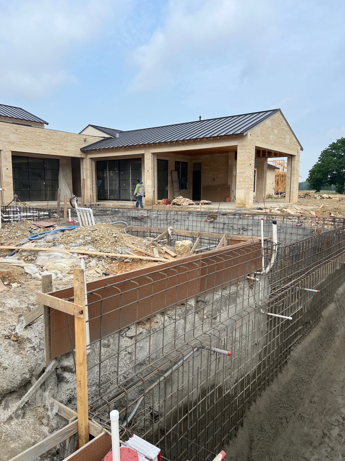 Jumbo Double Pool with Negative Edge by Pinnacle Pools and Spas - DFW