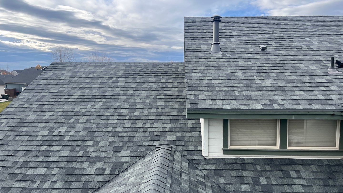 Fresh Roof, Fresh Vibes in Hobble Creek – Oakridge Estate Gray Perfection by ID Roofing LLC
