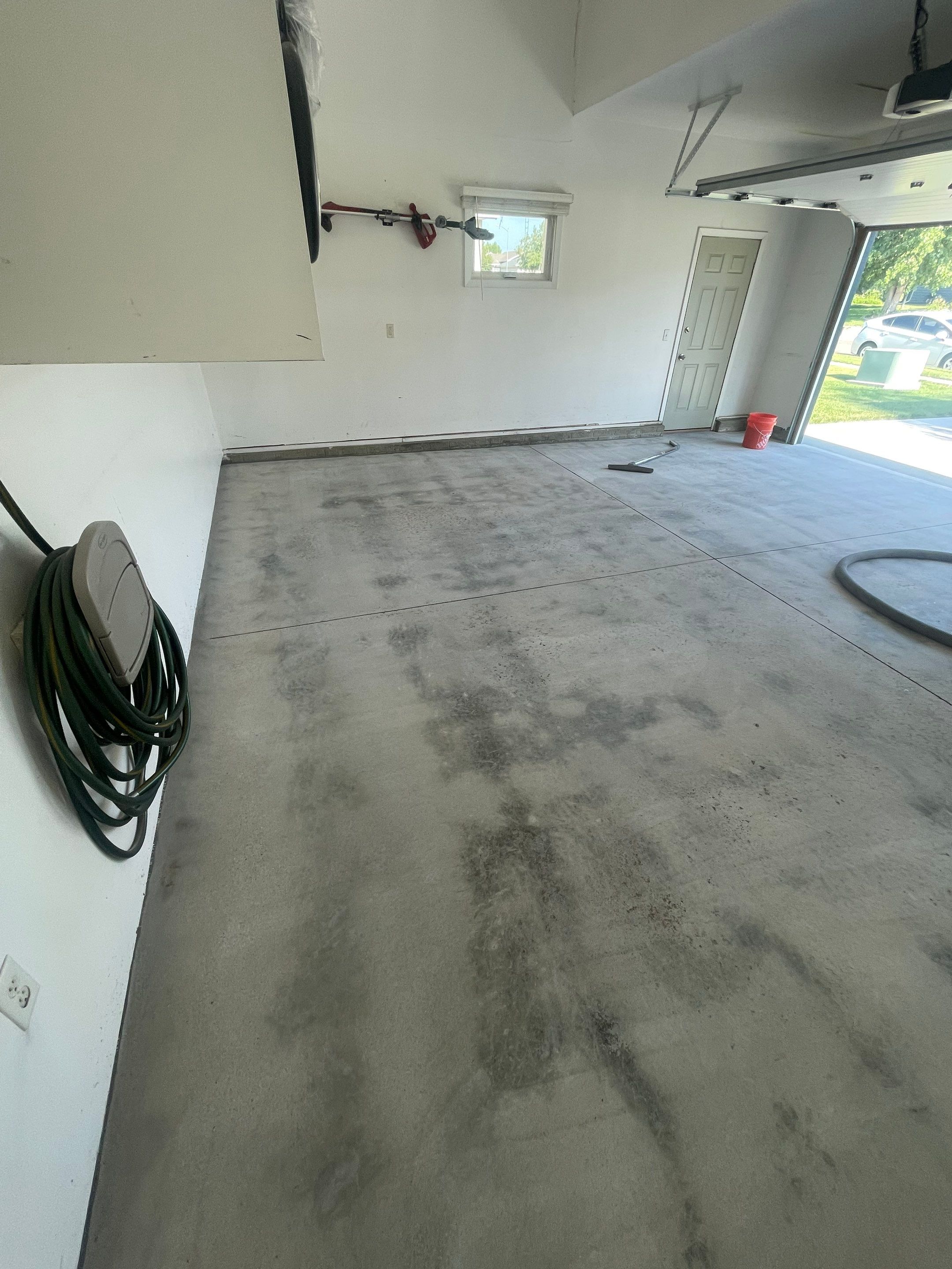 Sioux Falls Garage Floor Coating with Nightfall Decorative Chips by Select Painting, Coatings & Garage Cabinets