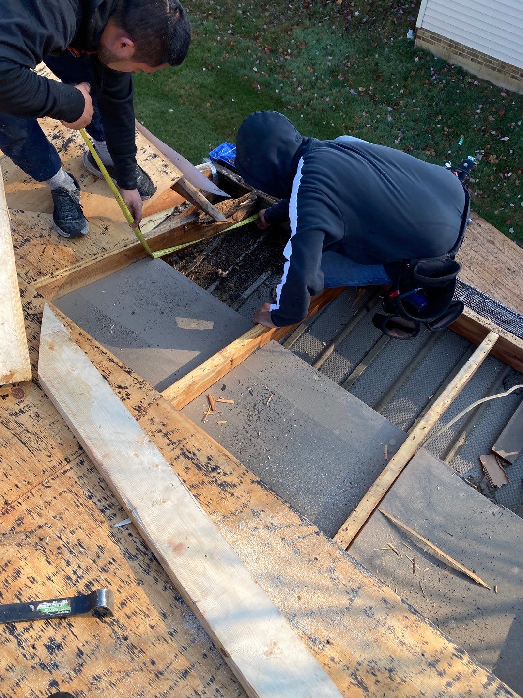 Residential Roofing Installation using Owens Corning Duration, Driftwood by Absolute Roofing and Construction