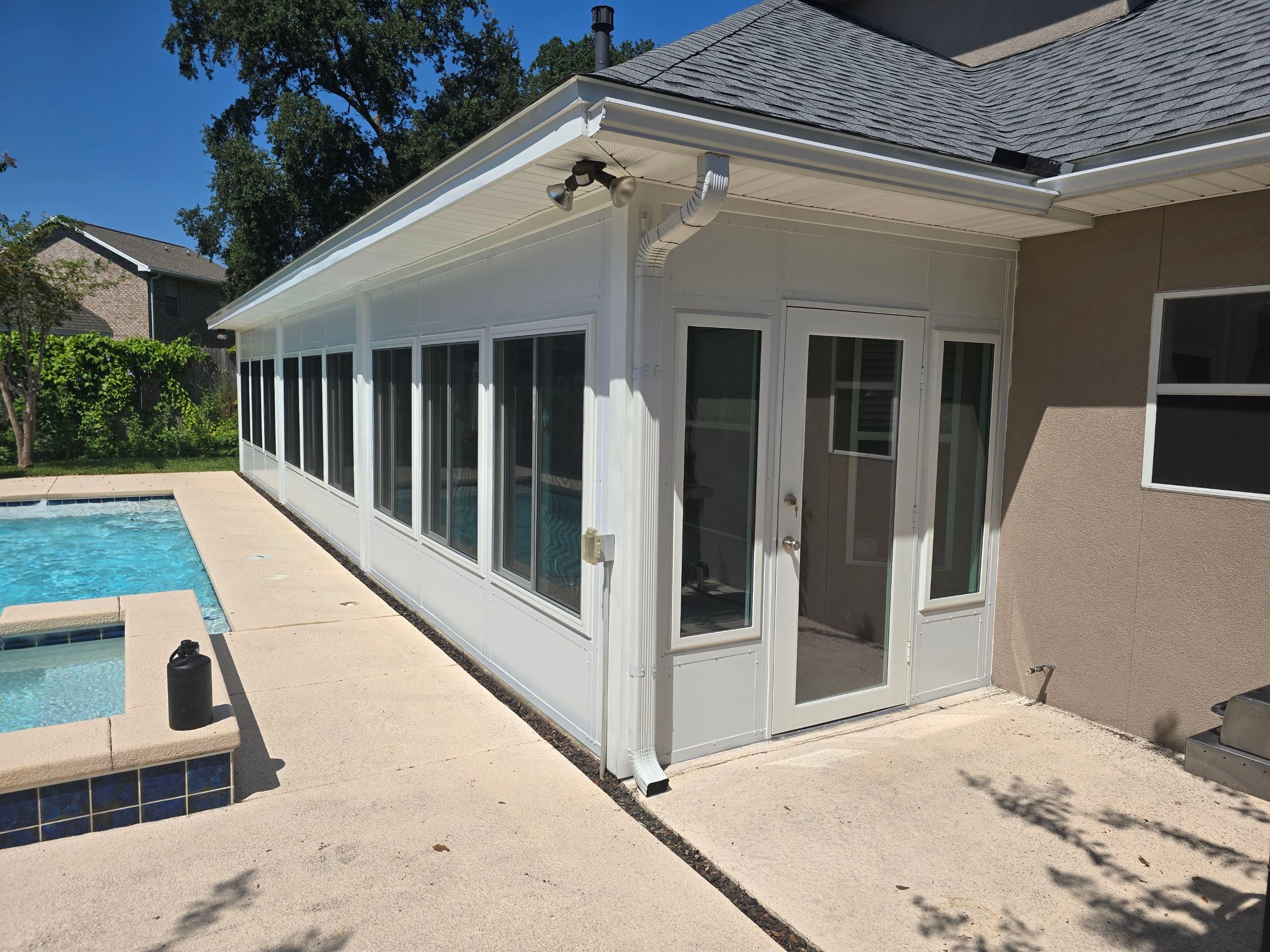Poolside Glass Under in Fort Walton Beach by Titan Sunrooms