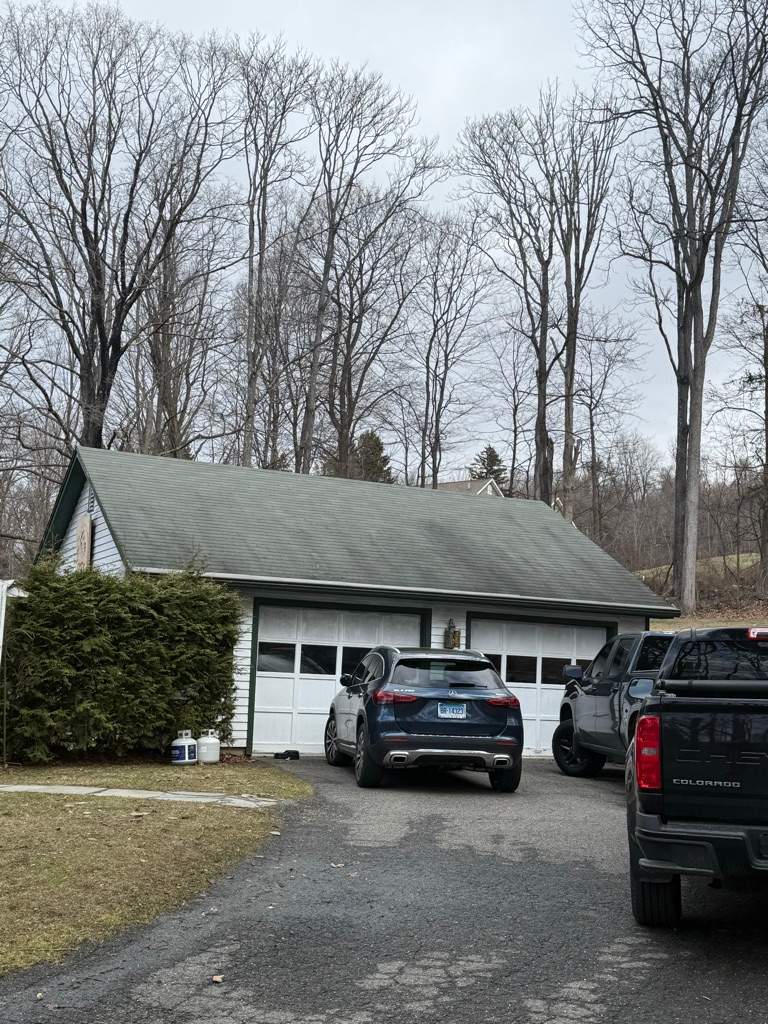 Brand new New Milford, CT roof by DiGiorgi! by DiGiorgi Roofing and Siding Inc