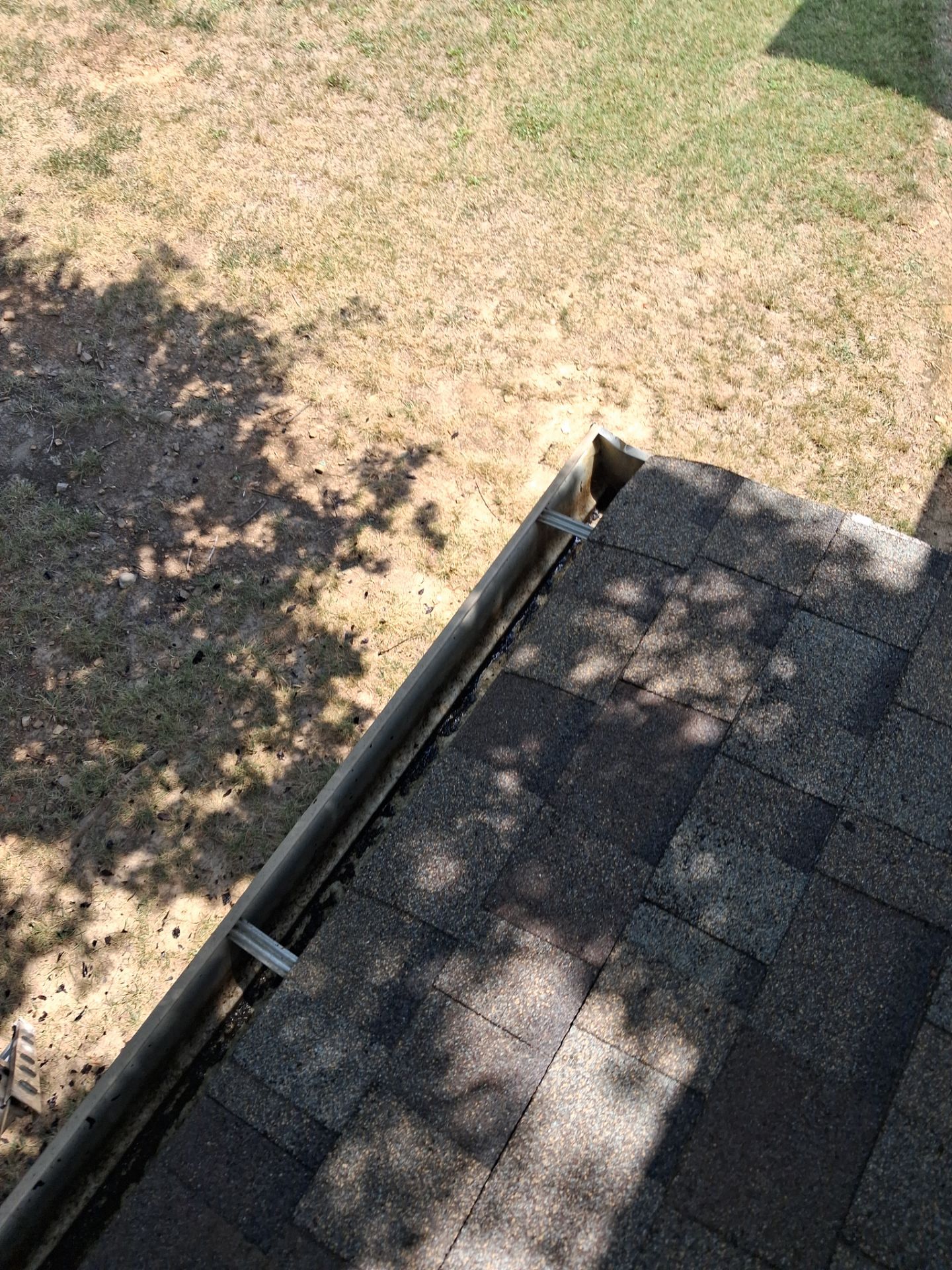 Commercial gutter cleaning Clarksville, TN after photo with clean gutters