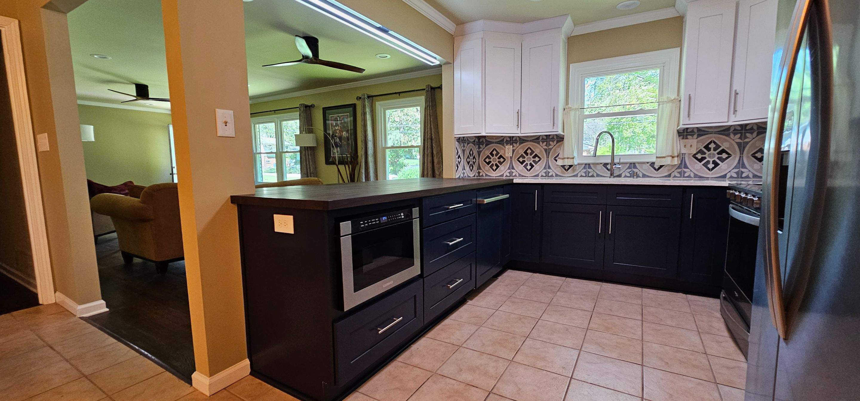 Kitchen Open Concept by Ajayi Design and Construction 