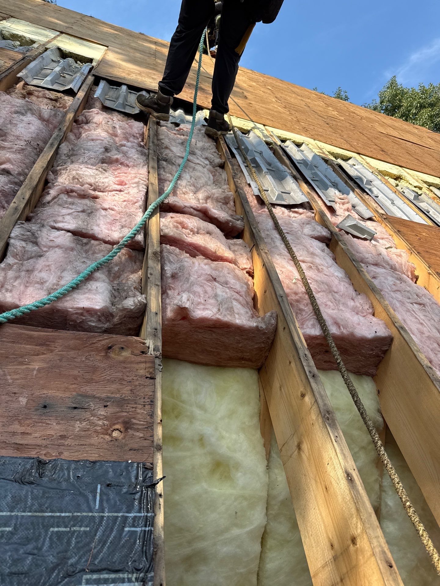 Cape Roof Replacement in Exeter, NH | Owens Corning Williamsburg Gray by Compass exteriors