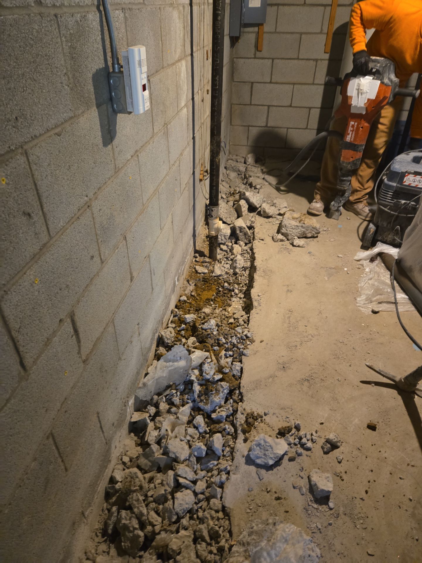 Interior Basement Waterproofing System with Embedded Fiber Reinforcement by Toledo Basement Repair 