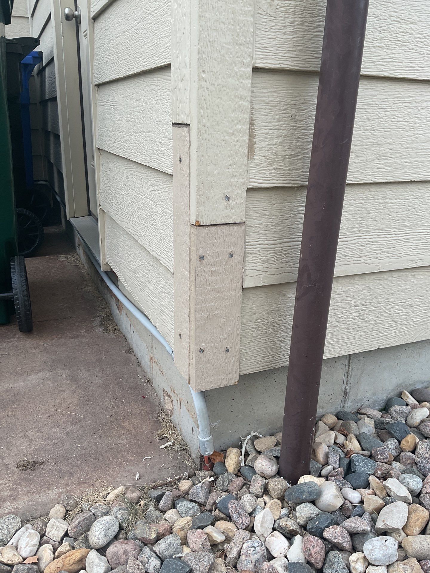 Sioux Falls Exterior Siding Replacement and Custom Deck Upgrade by Select Painting, Coatings & Garage Cabinets