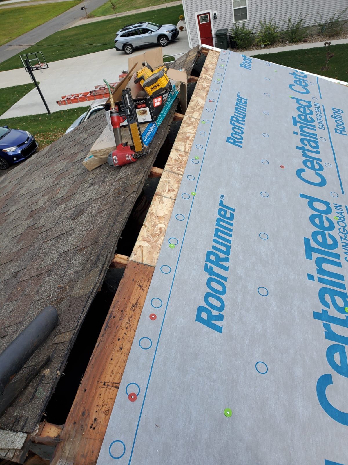 ATLAS PINNACLE COLOR: WEATHERWOOD DRIP EDGE: WHITE by Eagle Eye Roofing