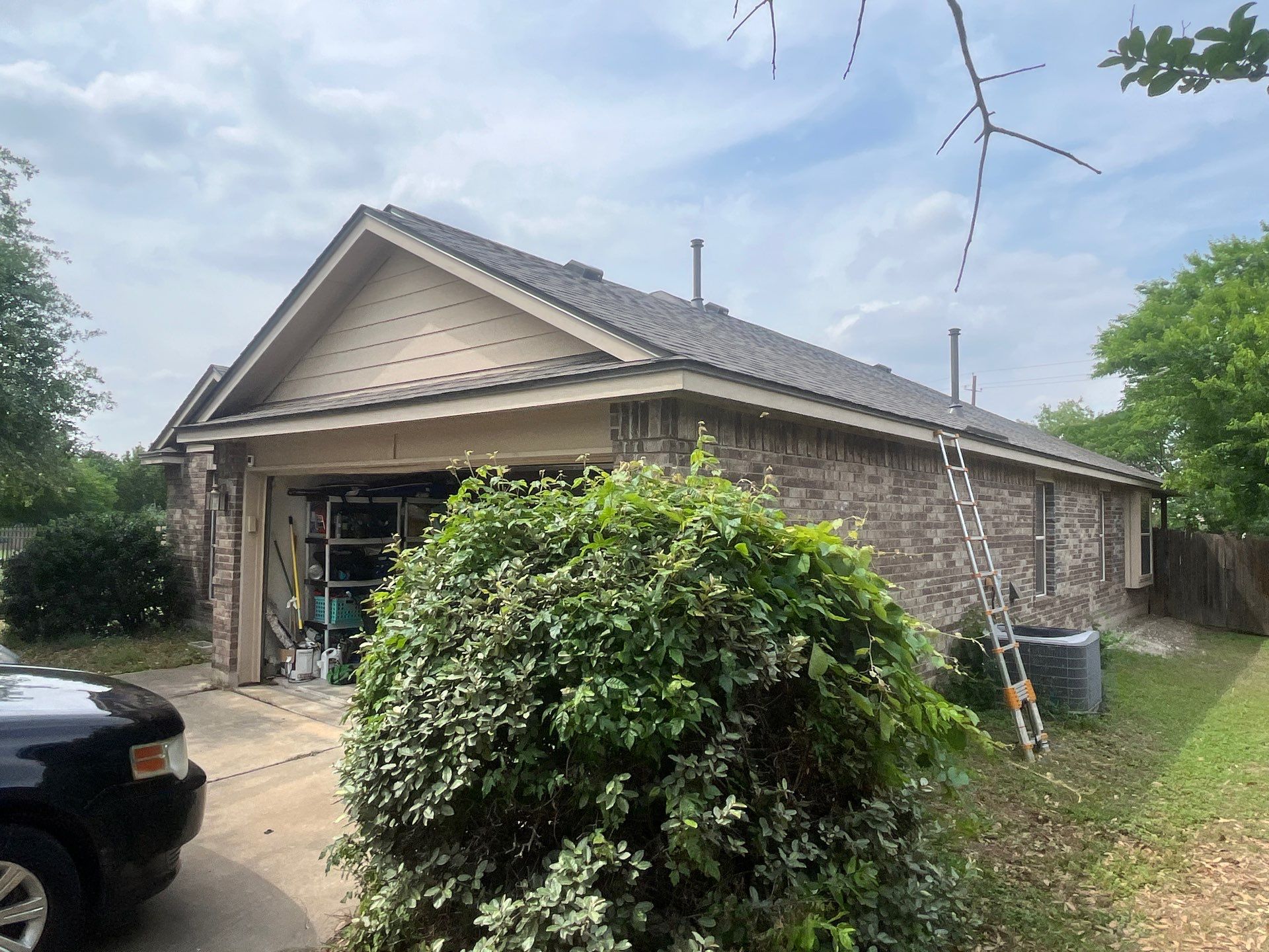 Residential Roofing Installation using Owens Corning Oakridge by Kstylez Roofing & Construction