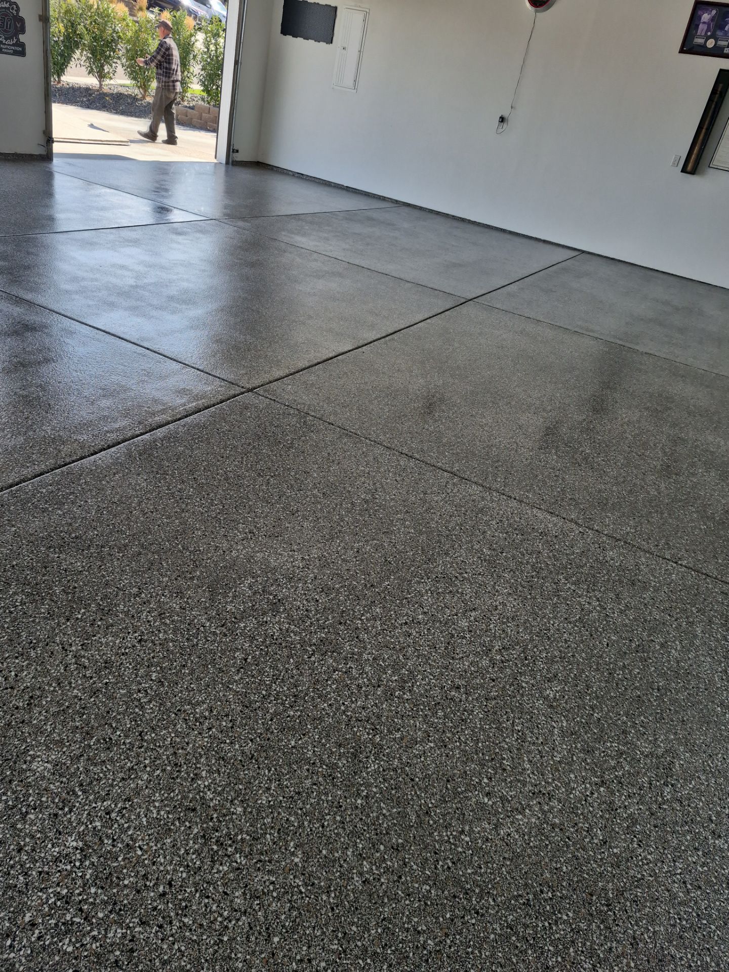 Custom Flake Polyurea Garage Floor Transformation in Richland by Croc Coatings, LLC