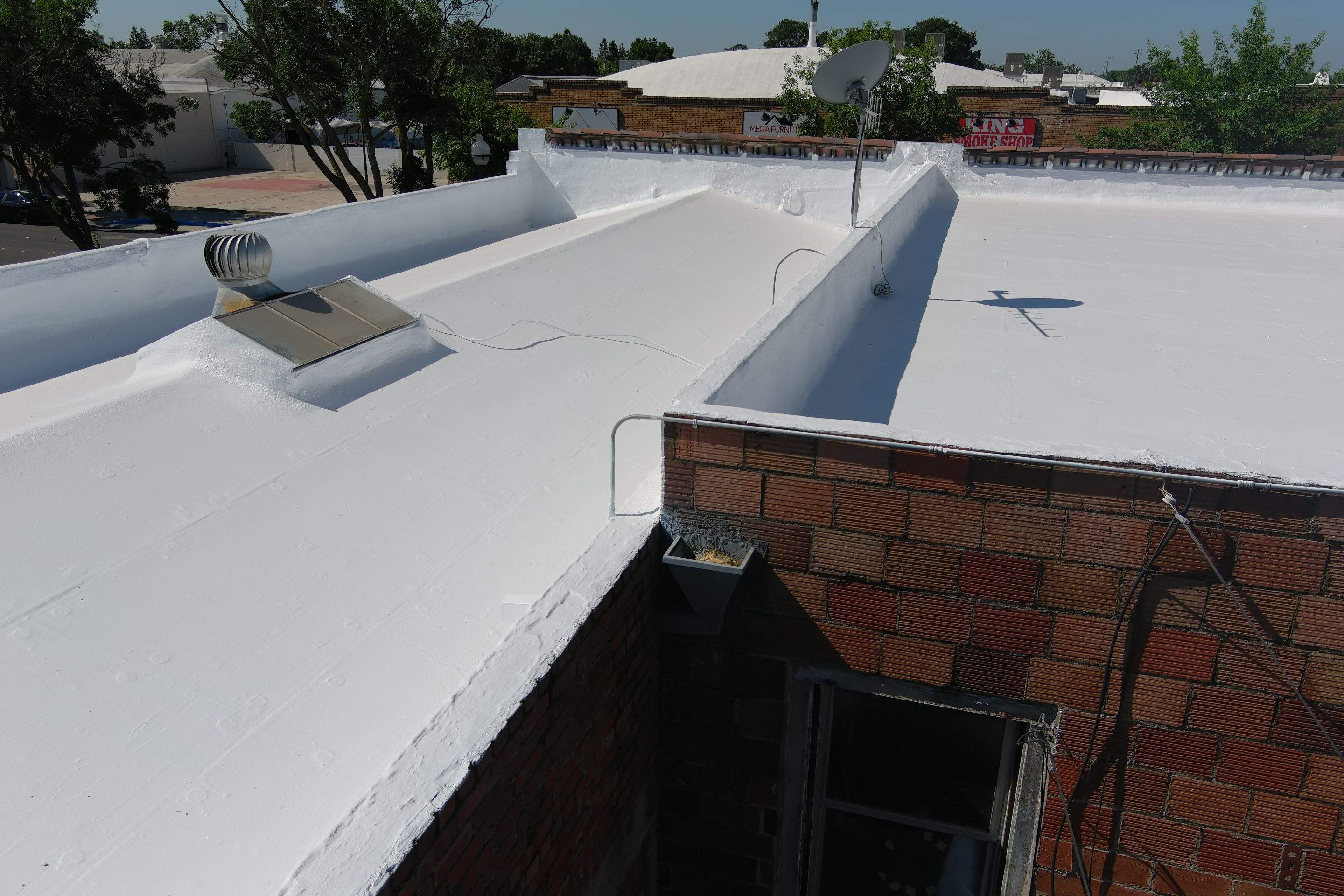 Commercial Roofing Installation using Conklin BenchPly system with PUMA top coat (imbedded fabric system) by Straight Edge Roofing Inc