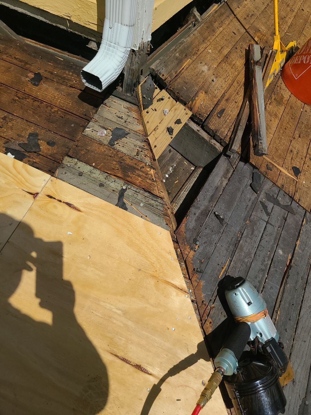 Arlington: CertainTeed Landmark Designer Shingles in Moire Black by RM Banning, Inc.