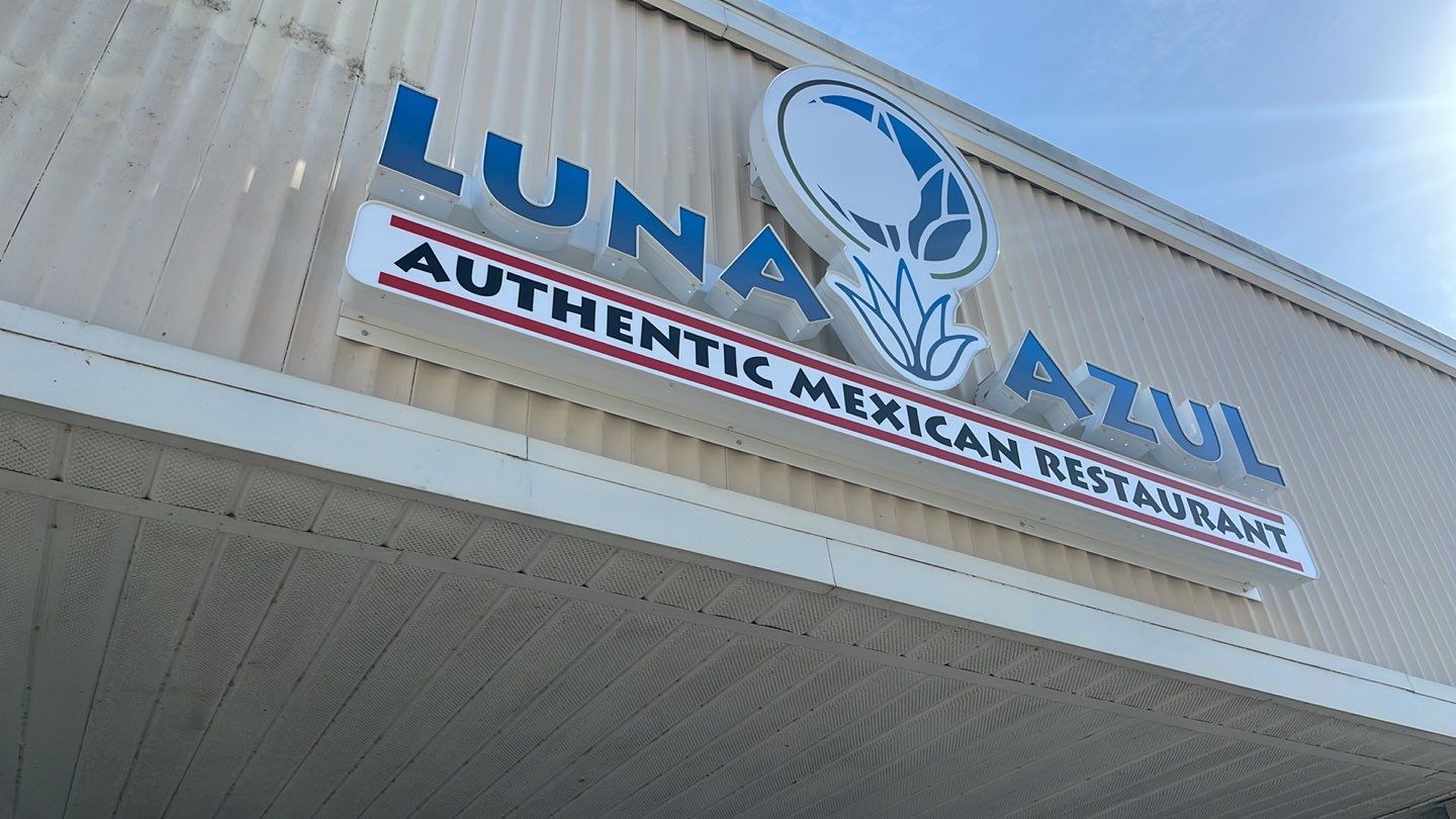 Channel Letters for Luna Azul by SignCrafters