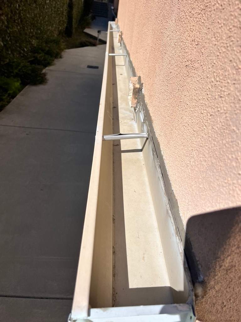 HOA Gutter Cleaning South Mentor Ave Pasadena by Palm Coast Solar Cleaning