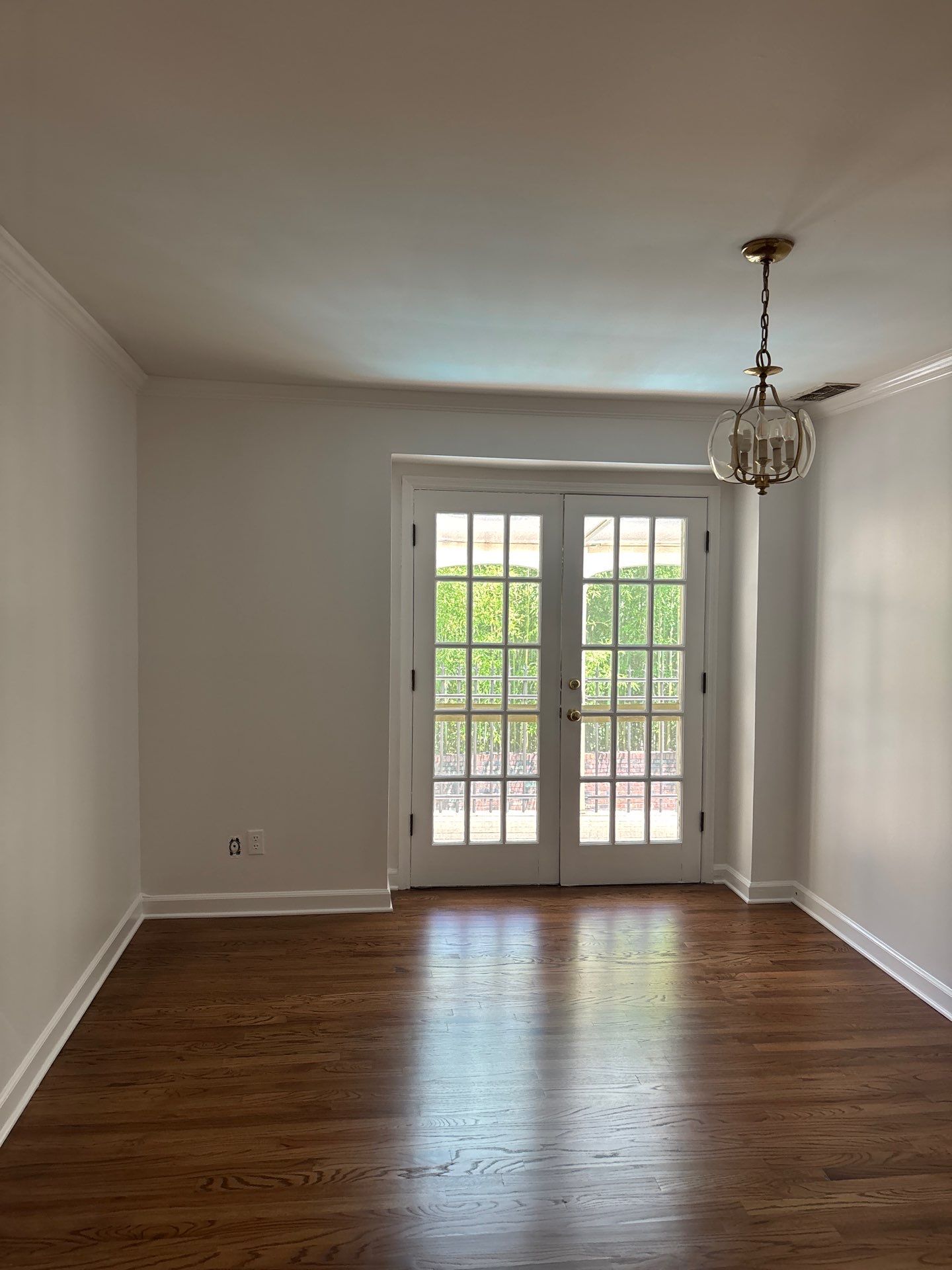 From Outdated to Elegant: A Timeless White Transformation by Atlanta's Paint Doctor