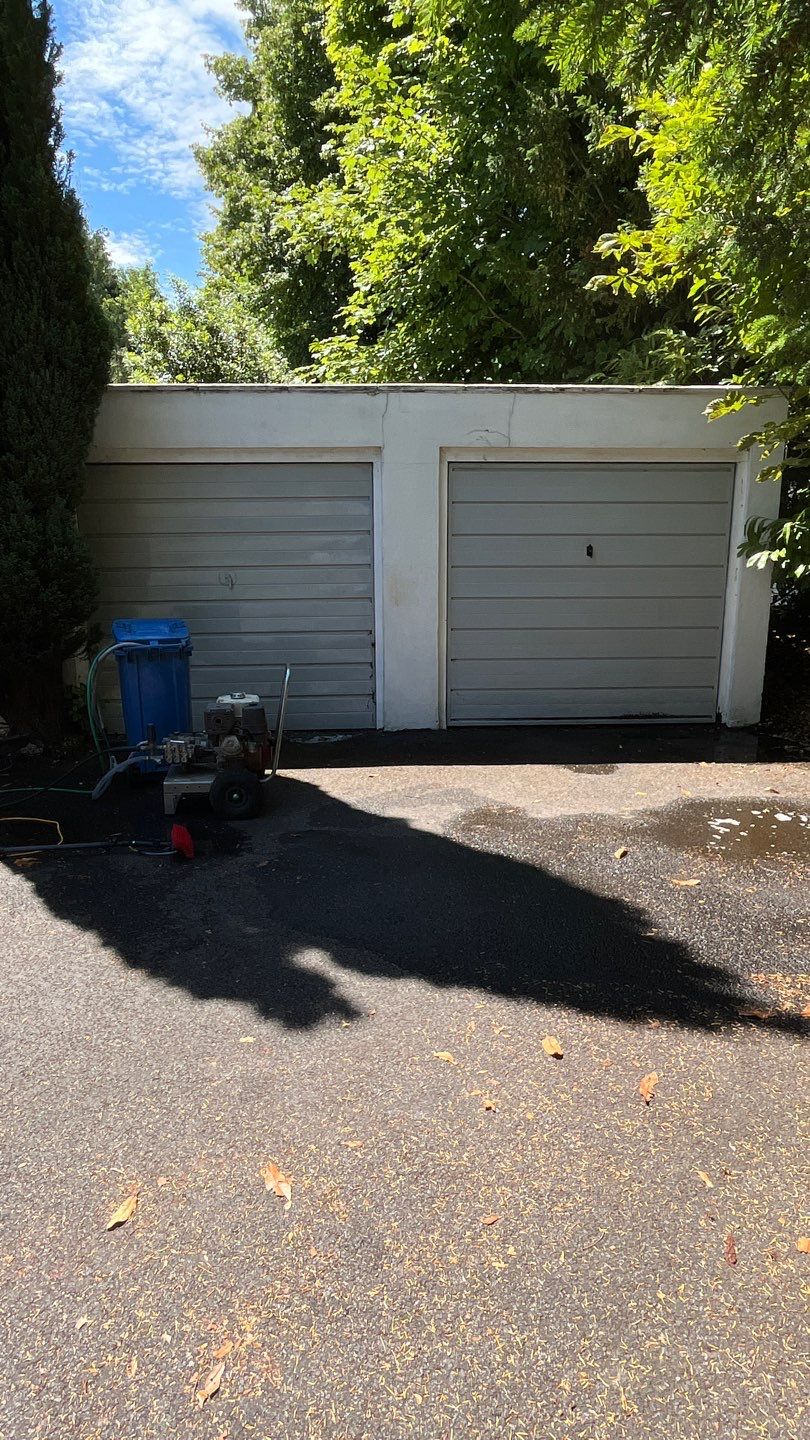 Render and patio clean using Pureseal Biocide by Ges Exterior Cleaning ltd