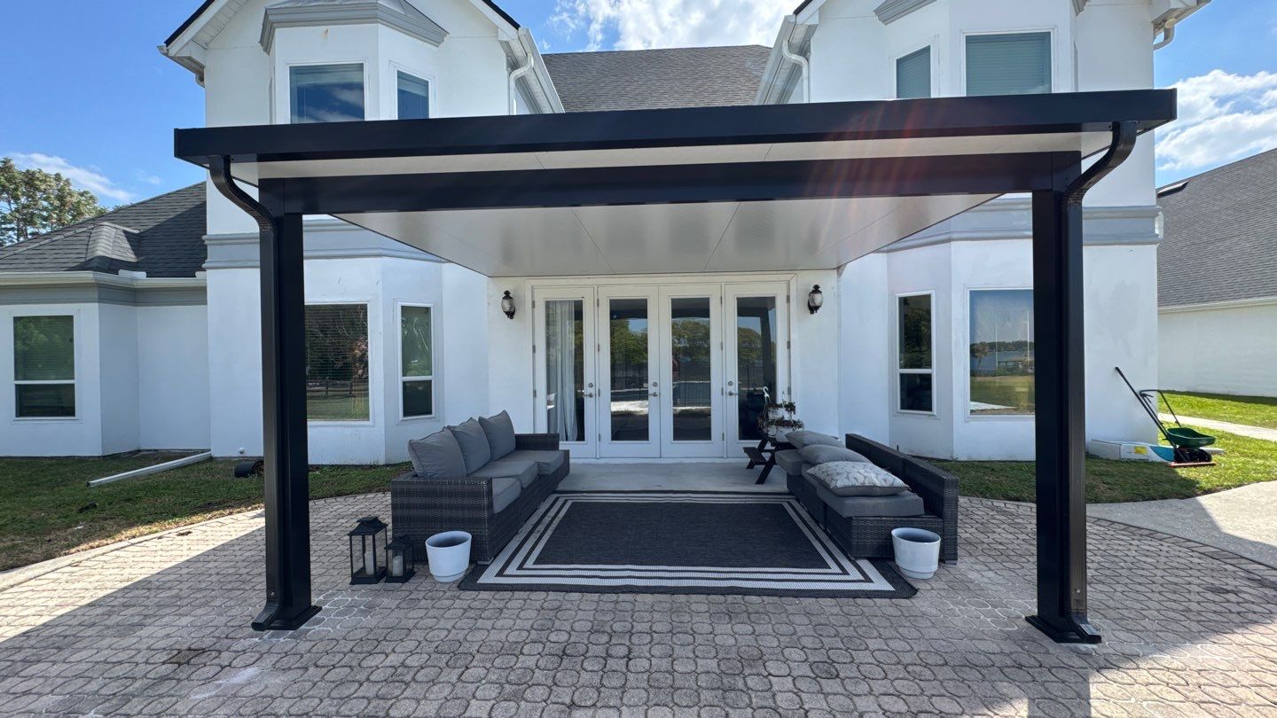 Aluminun patio cover using Aluminum insulated panels by Orlando pergolas