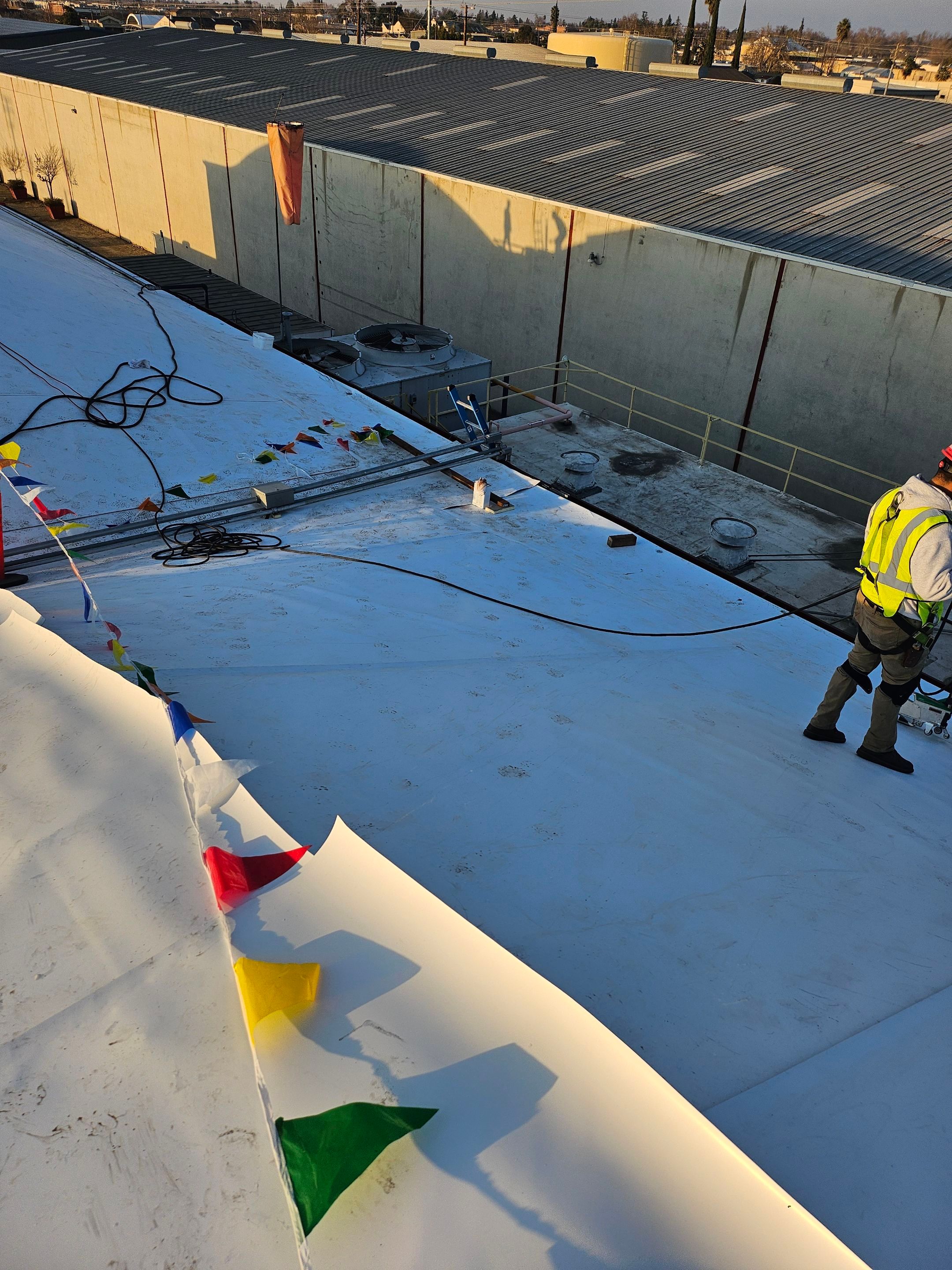 TPO single-ply roofing system using GAF Single-ply TPO 60 mil with 1.5 inch ISO board insulation by Straight Edge Roofing Inc