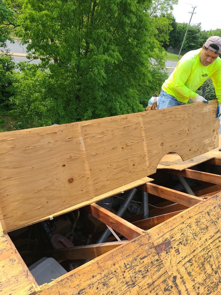 Alexandria - Certainteed Landmark Weathered Wood Shingles by RM Banning, Inc.