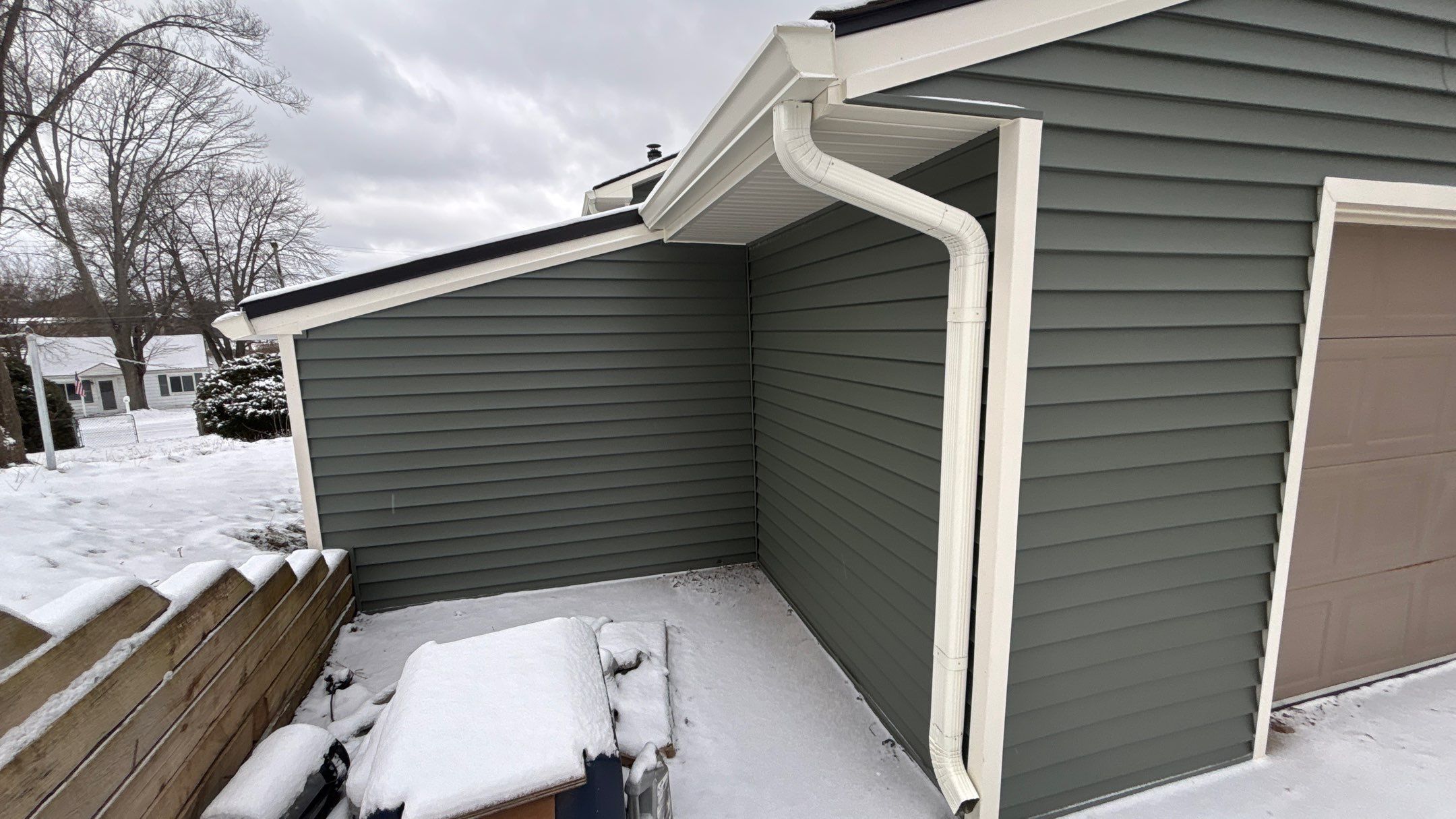Siding Replacement using Alside Charter Oak D4.5" by 180 Contractors
