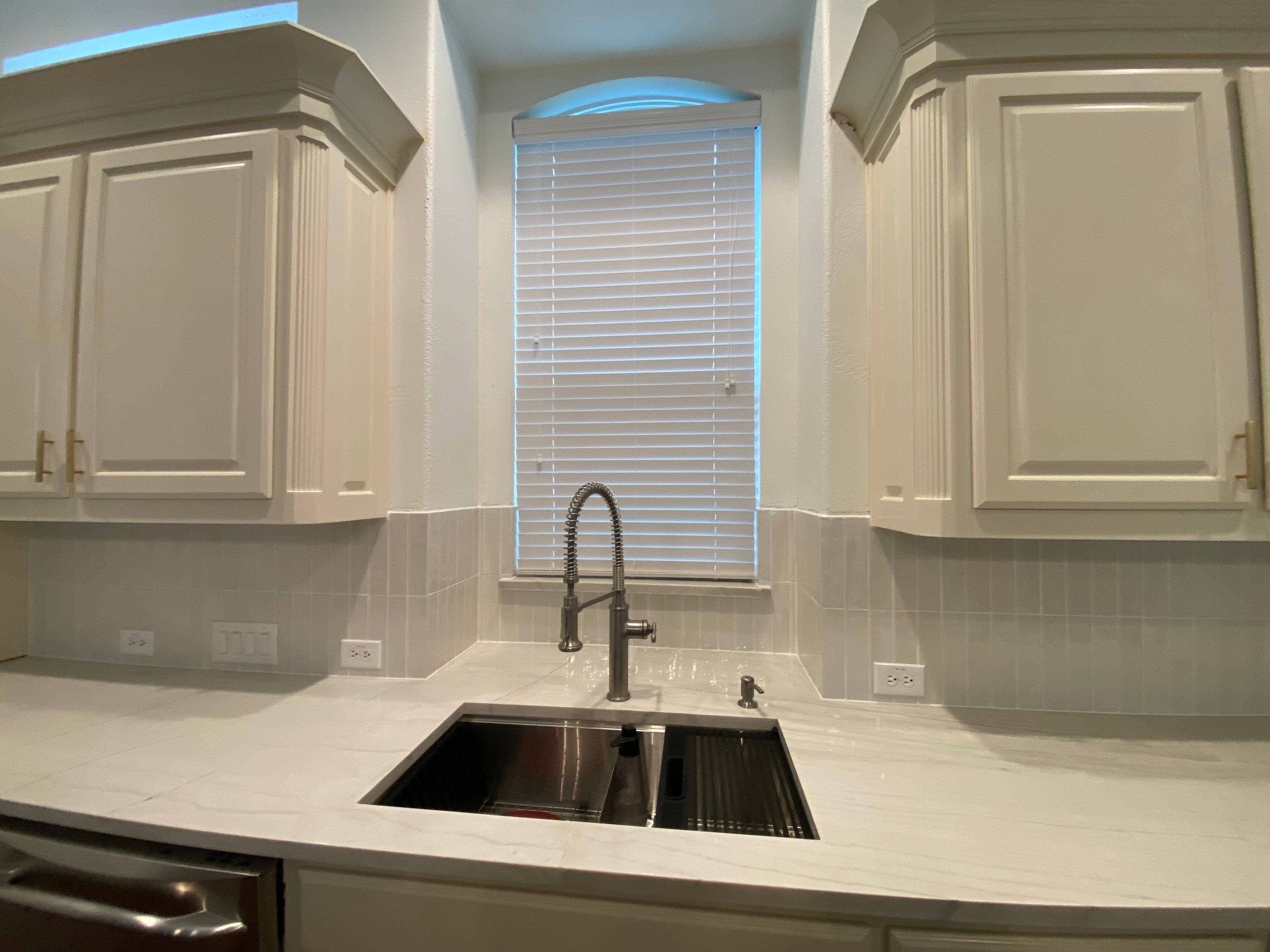 Kitchen Remodel using Quartzite by SLM General Contractors & Roofing