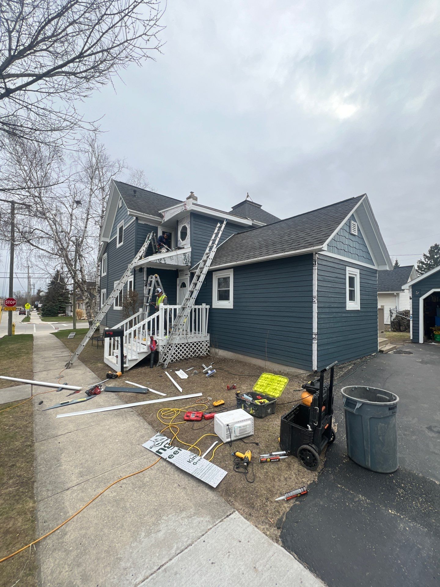 TAMMY'S DREAM HOME FIX UP!  by Gellings Roofing & Siding