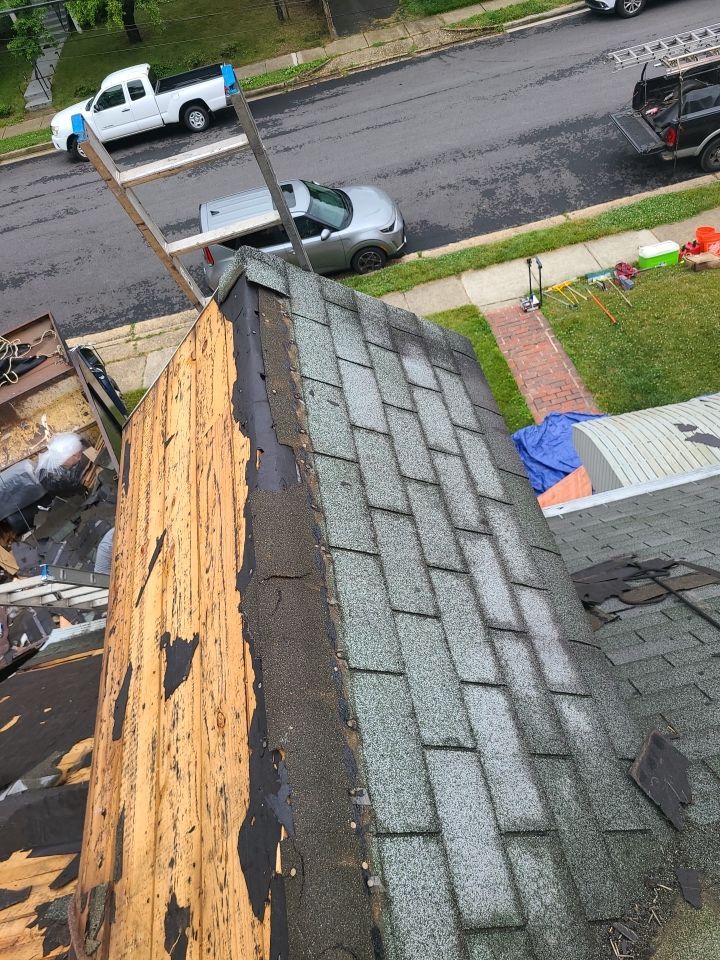 Arlington: CertainTeed Landmark Architectural Shingle in Georgetown Gray by RM Banning, Inc.