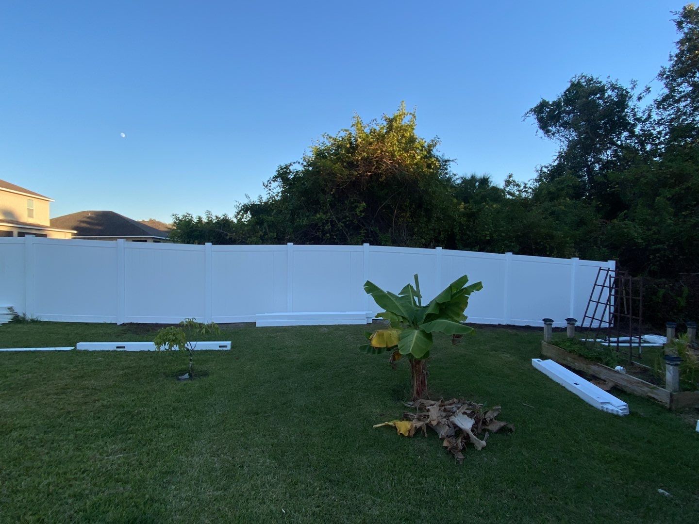 Ruskin, FL 6 ft. Tall White Vinyl Privacy with 4 ft. Picket Fence by Asap fence and gates, LLC