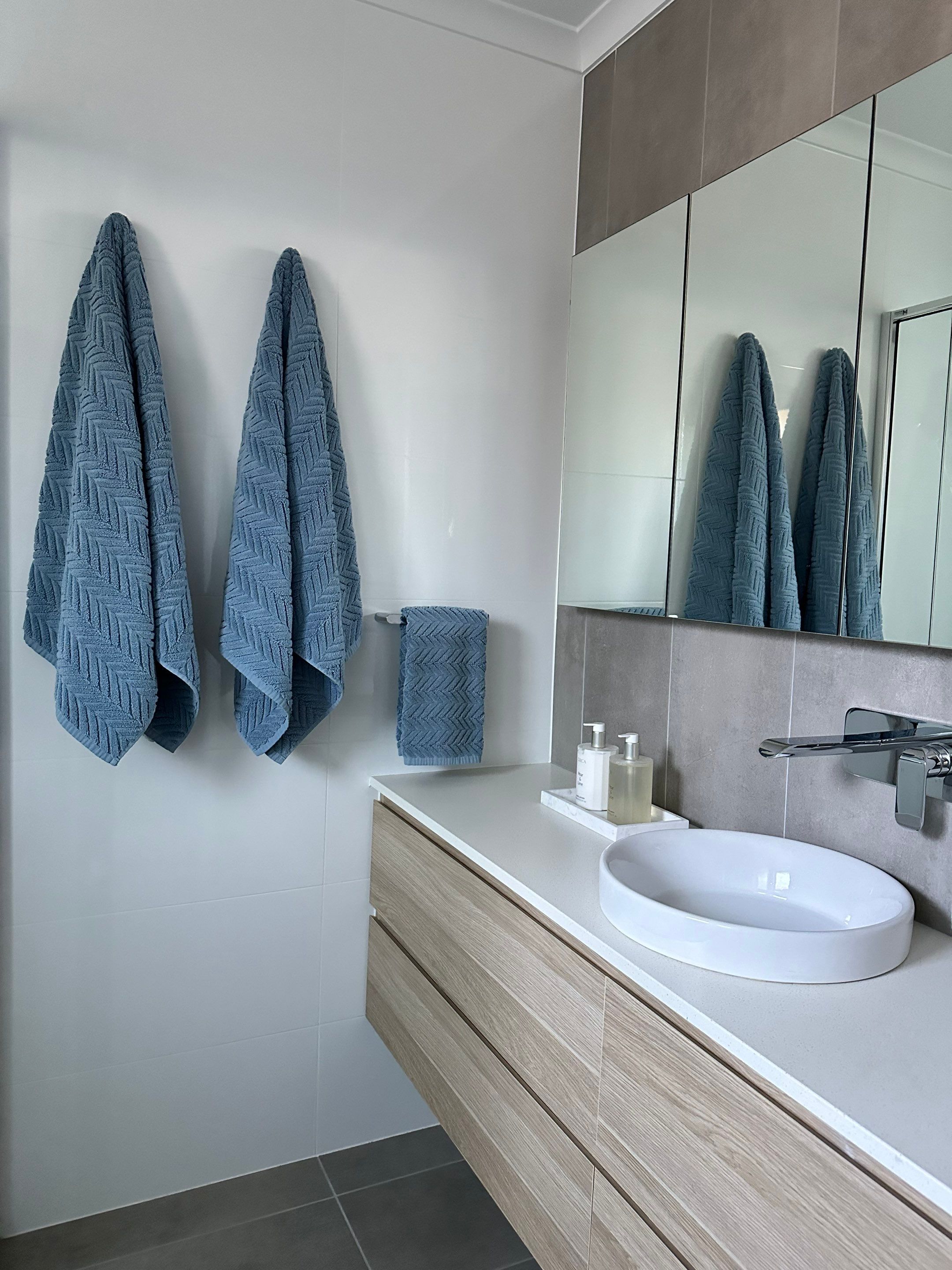 Main Bathroom, Ensuite, Toilet, Powder Room, and Laundry Renovation by Re-seal Bathrooms