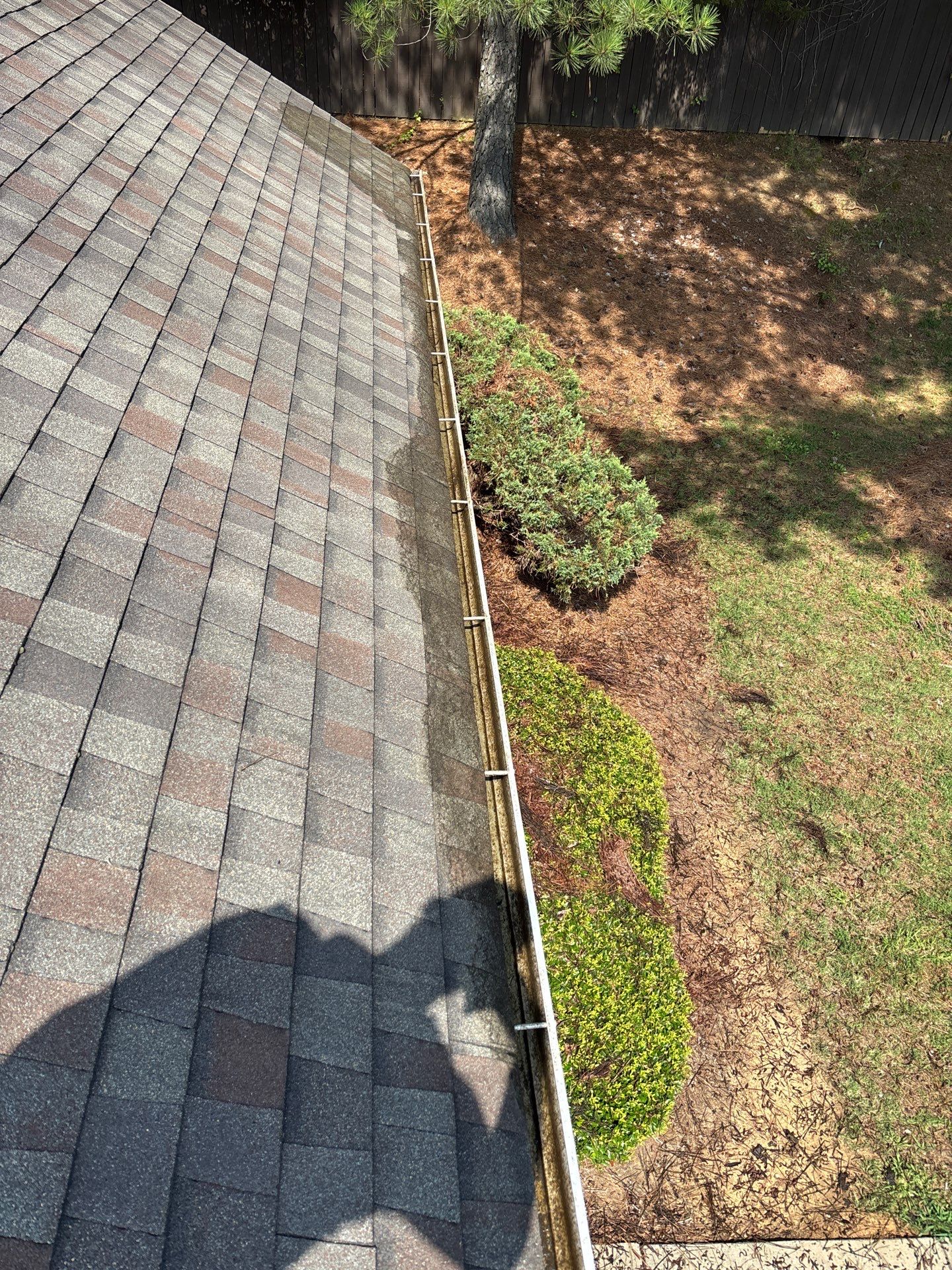 HOA gutter cleaning after photo.