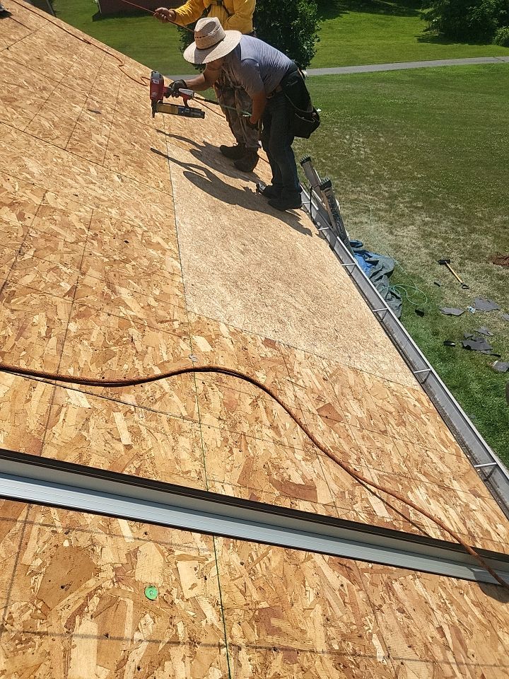 ATLAS PINNACLE COLOR: WEATHERED SHADOW by Eagle Eye Roofing