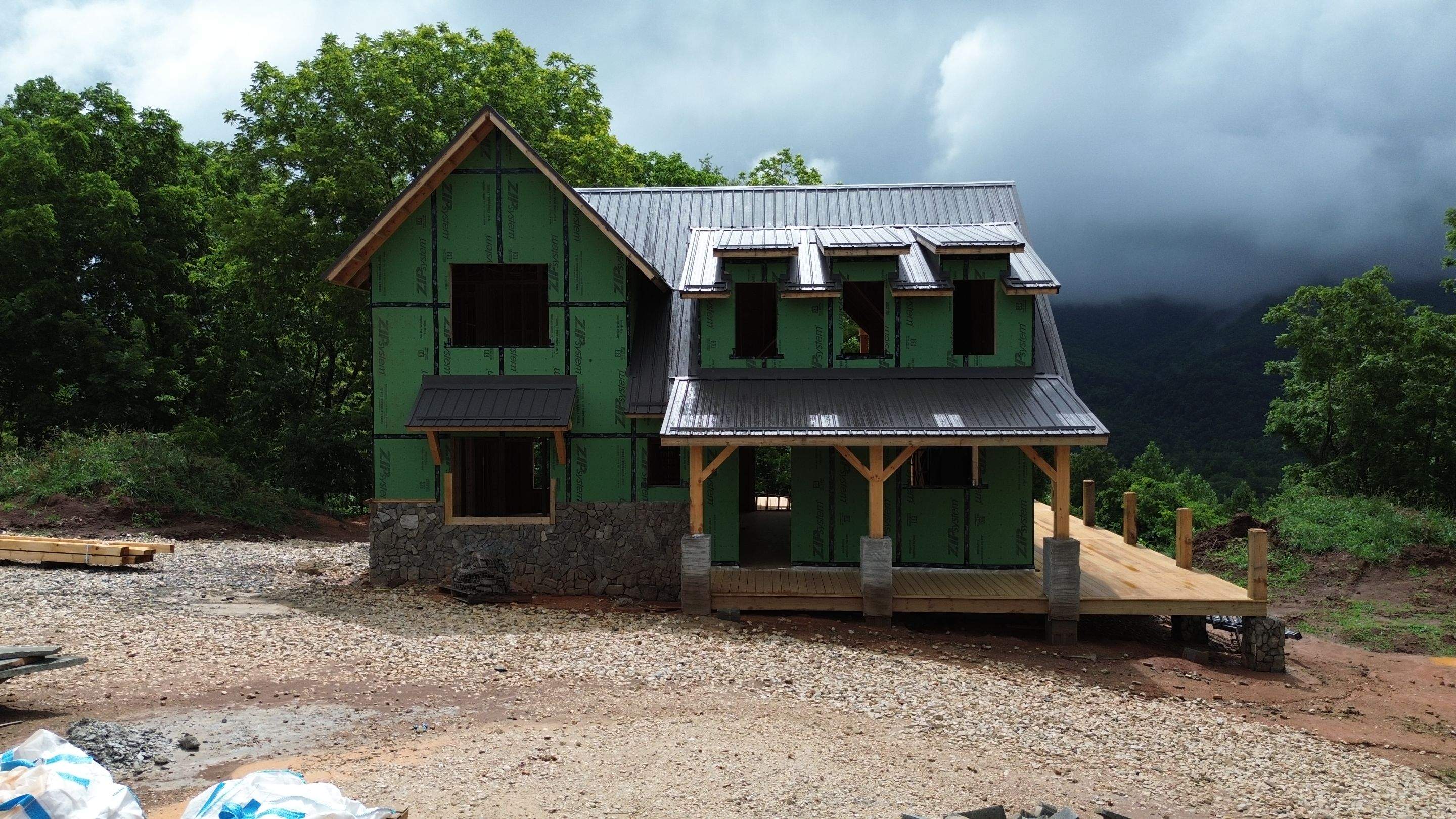 Wert Residence by Omnia Roofing