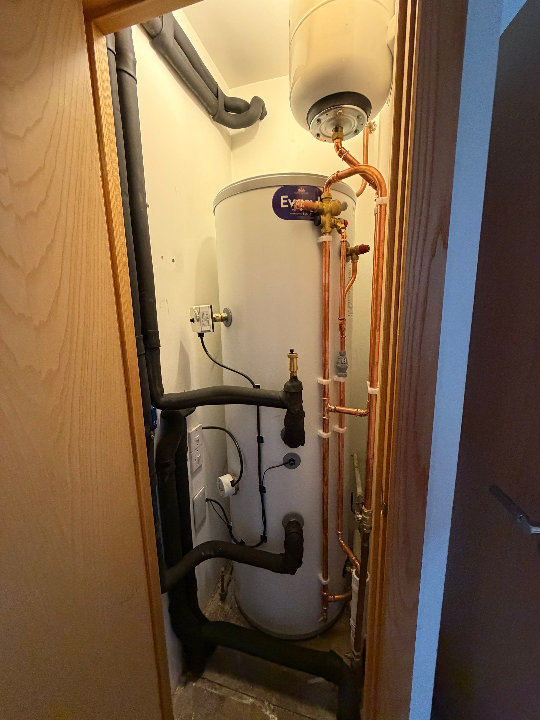 🔥 Gas Boiler Out, Air Source Heat Pump In — Ready for Solar & Battery Next ⚡🌱 by Elite Services Group Ltd