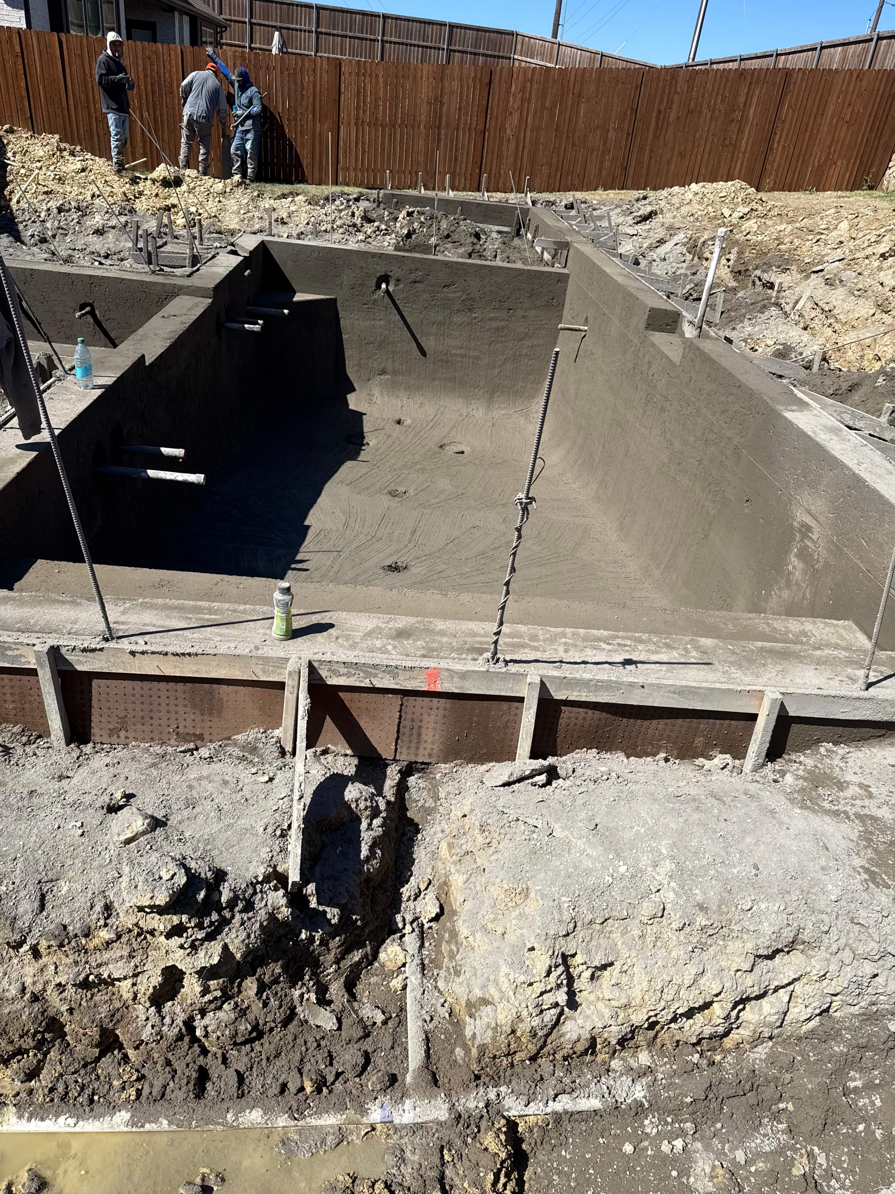 Geometric Pool with Raised Water Feature Wall by Pinnacle Pools and Spas - DFW