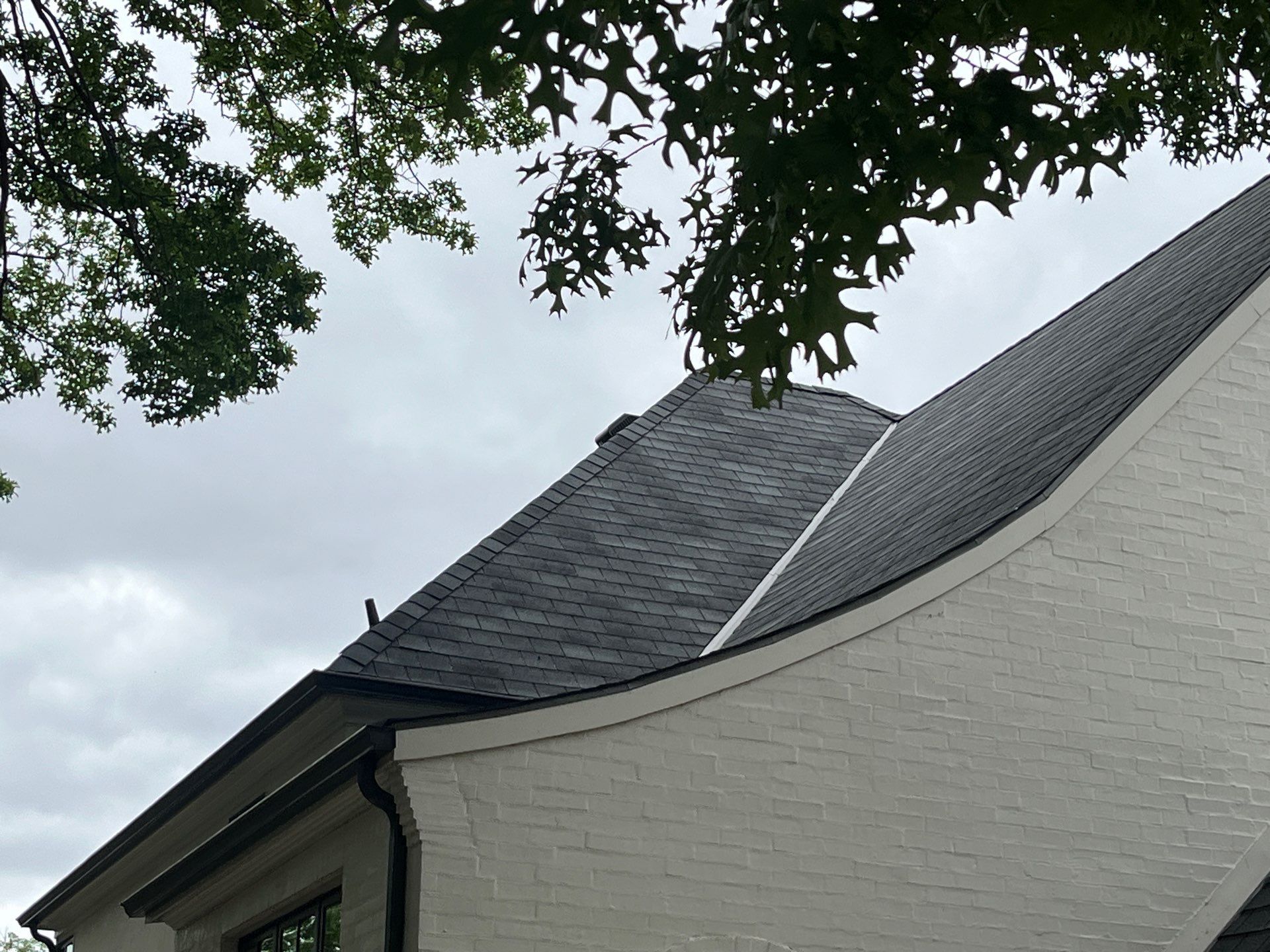 White brick with GAF Slateline English Grey by Tejas Roofworks + Restoration