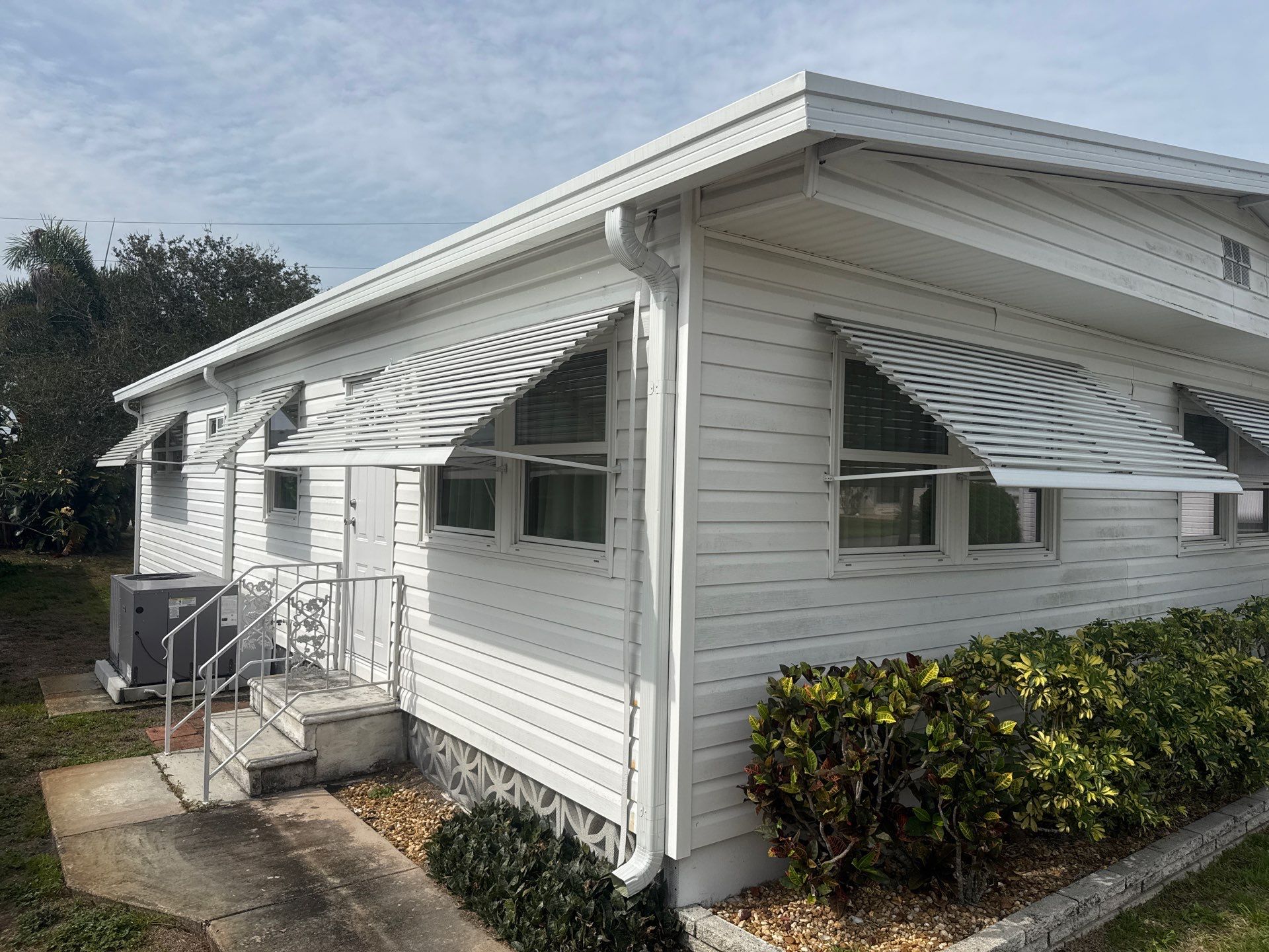Mobile Home Soft Wash in Desoto/Tidevue Estates – Ellenton, FL by Sunshine AquaWash