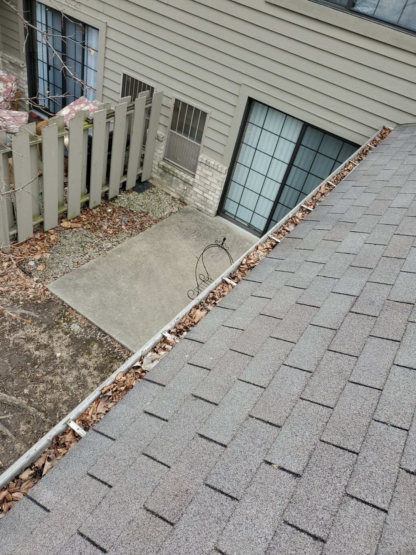 HOA gutter cleaning before photo.