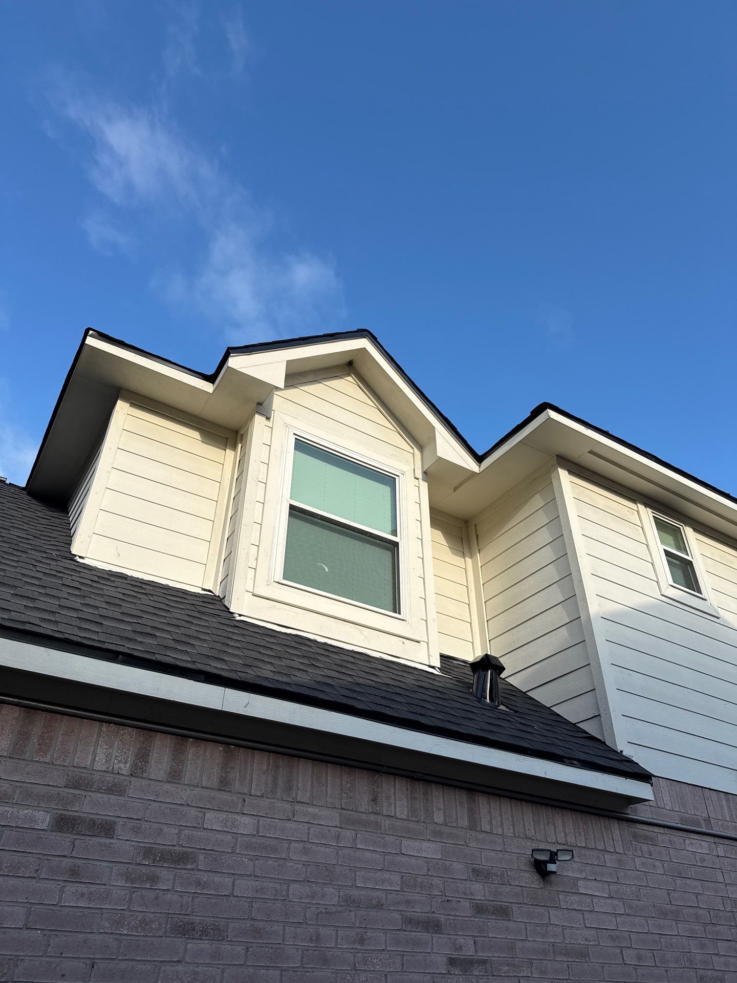 GAF HDZ CHARCOAL W/ PREMIUM RIDGE Z by Motion Roofing