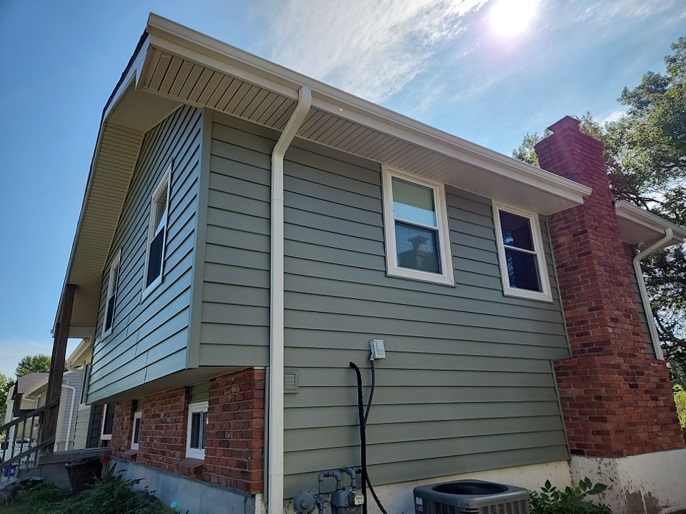 Siding Installation using Crane board D7 by EEC  Windows, Siding & Roofing 