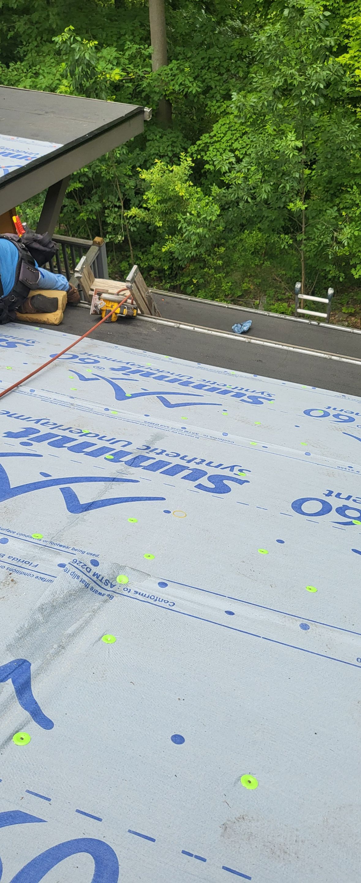 ATLAS PINNACLE HP W/SCOTCHGARD COLOR: WEATHERED WOOD by Eagle Eye Roofing