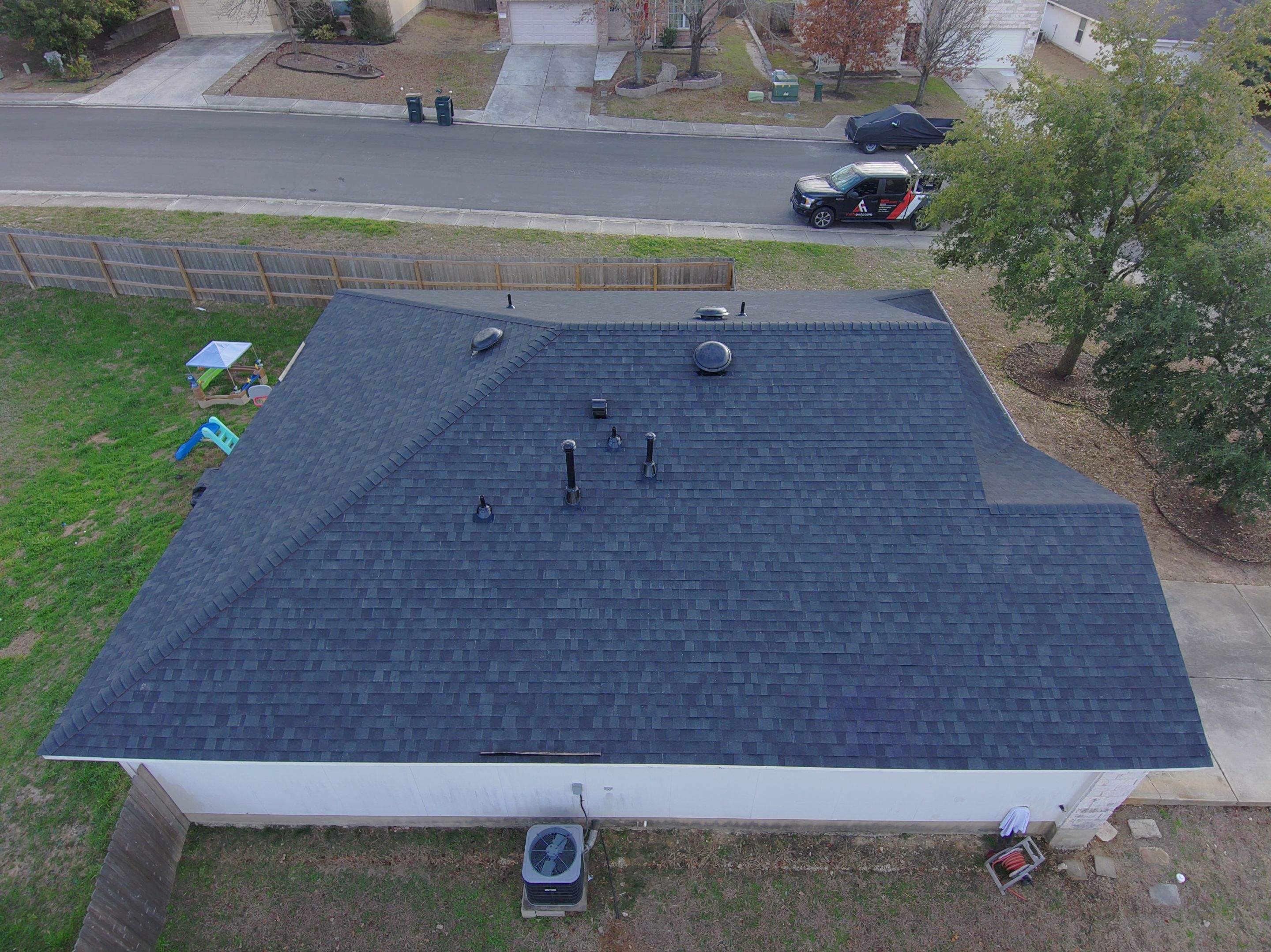 Onyx Black - Owens Corning TruDefinition Duration by RoofsOnly.com