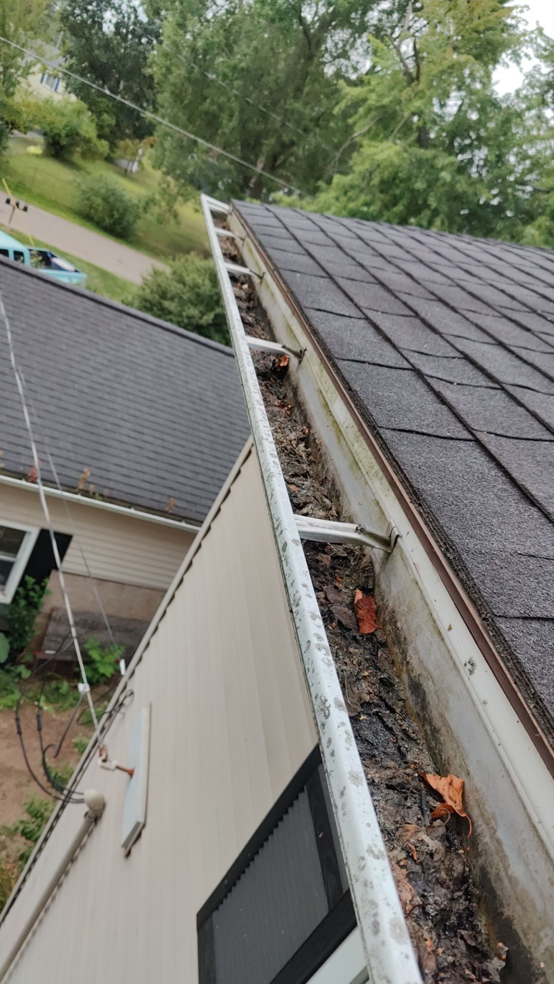 Roof Replacement using Owens Corning Onyx Black by 180 Contractors