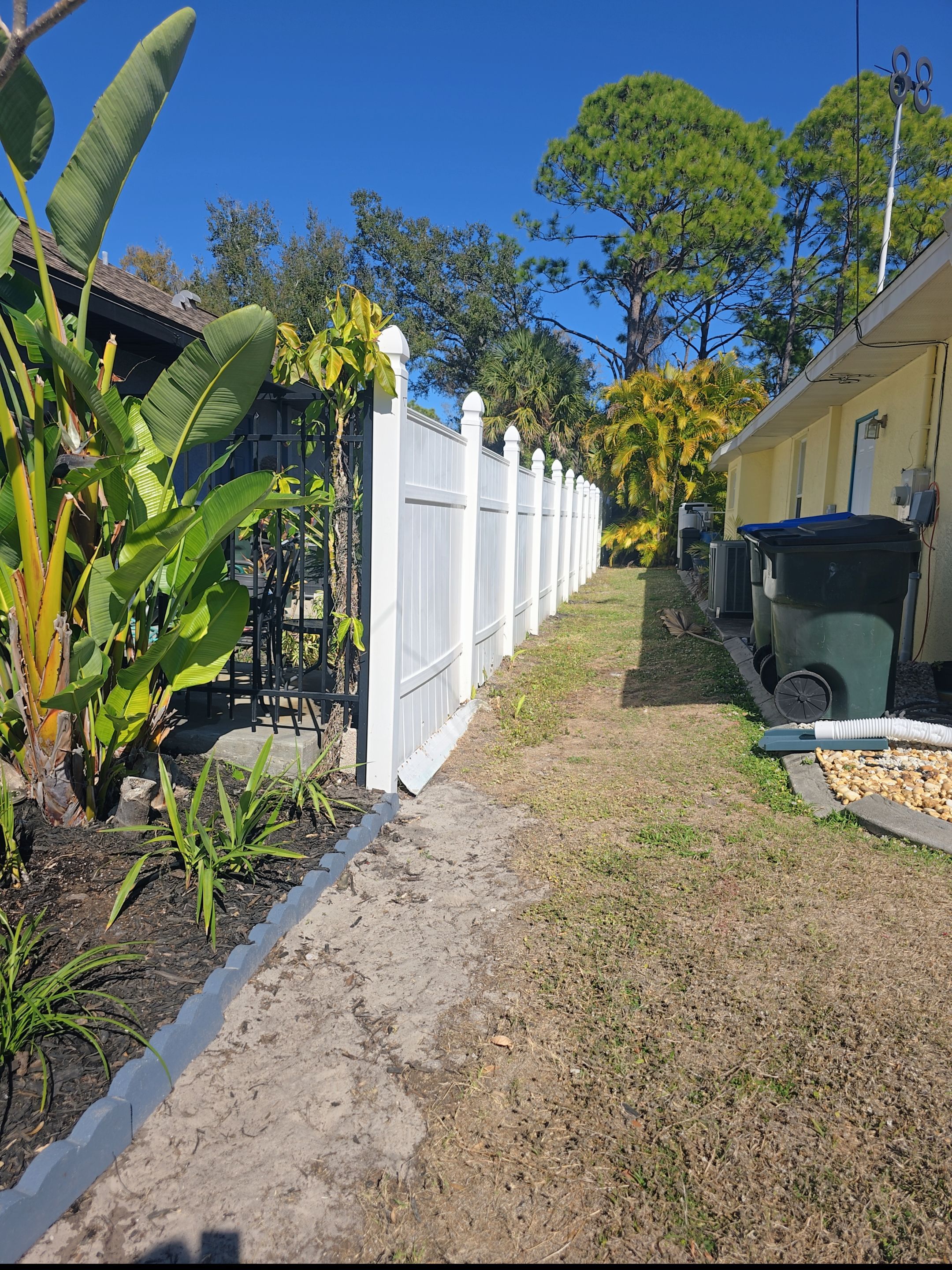 Vinyl Fence Repair in North Port by True Fence LLC