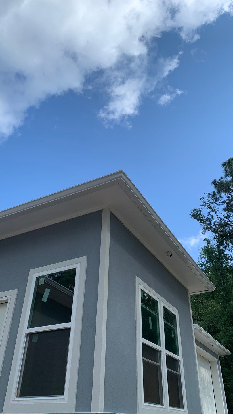 Seamless Aluminum Gutter Installation using 6 Inch Seamless Gutters in MIlton FL by Gutter Professors