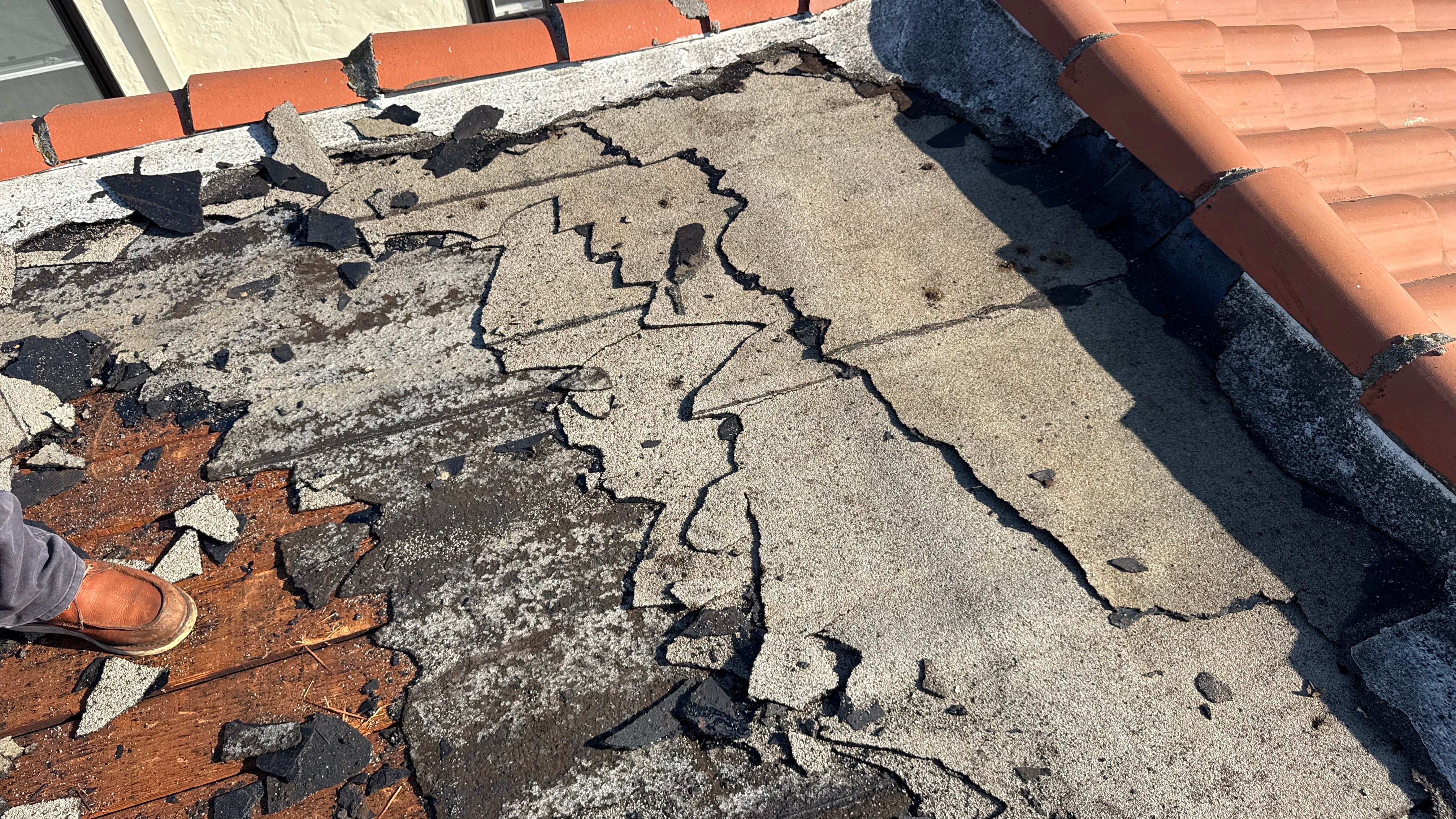 New Roof! Apartment Building in L.A.  by Hull Brothers Roofing