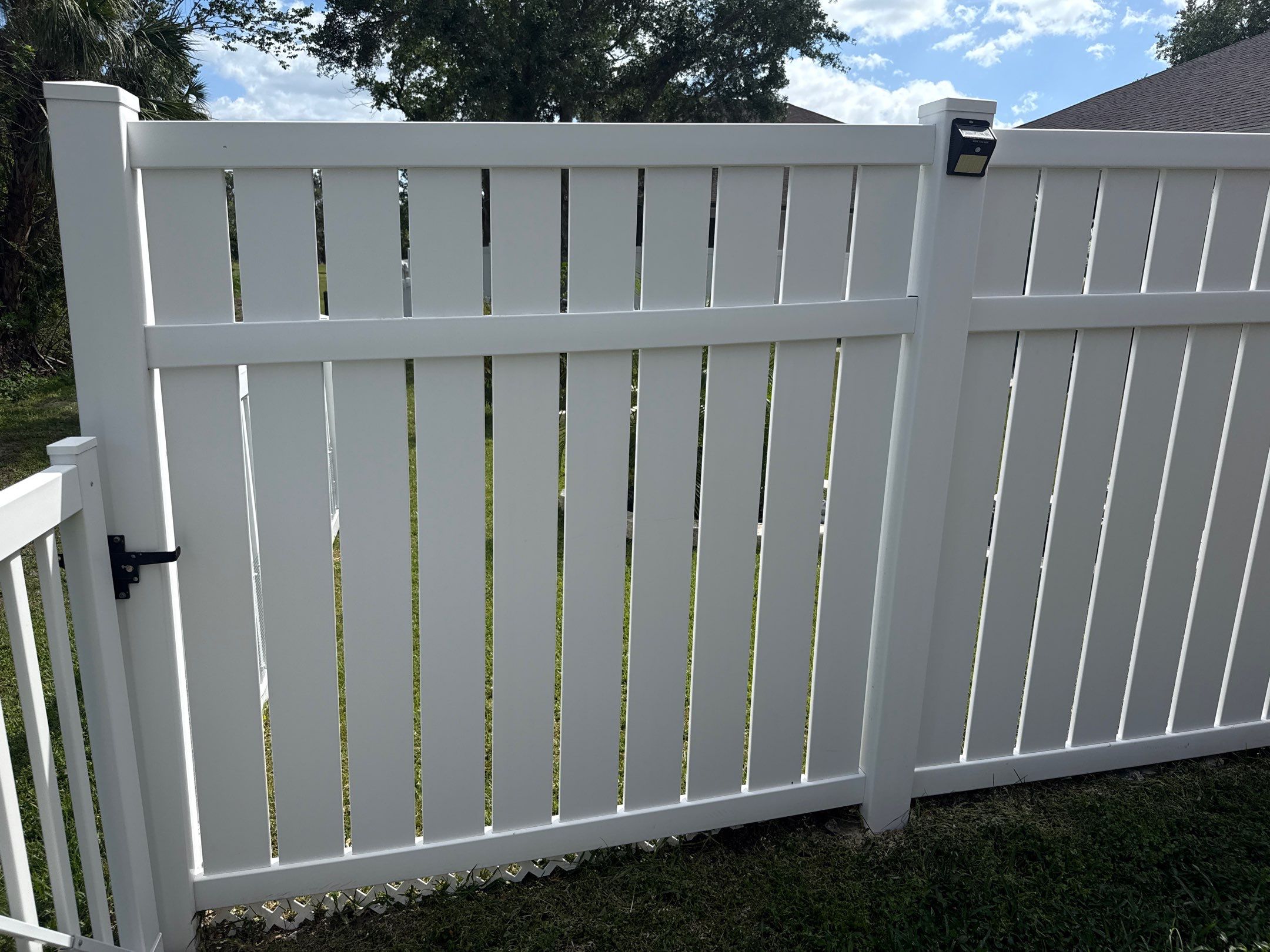 Vinyl Fence & Paver Patio Cleaning β Creekside Oaks, Parrish, FL by Sunshine AquaWash