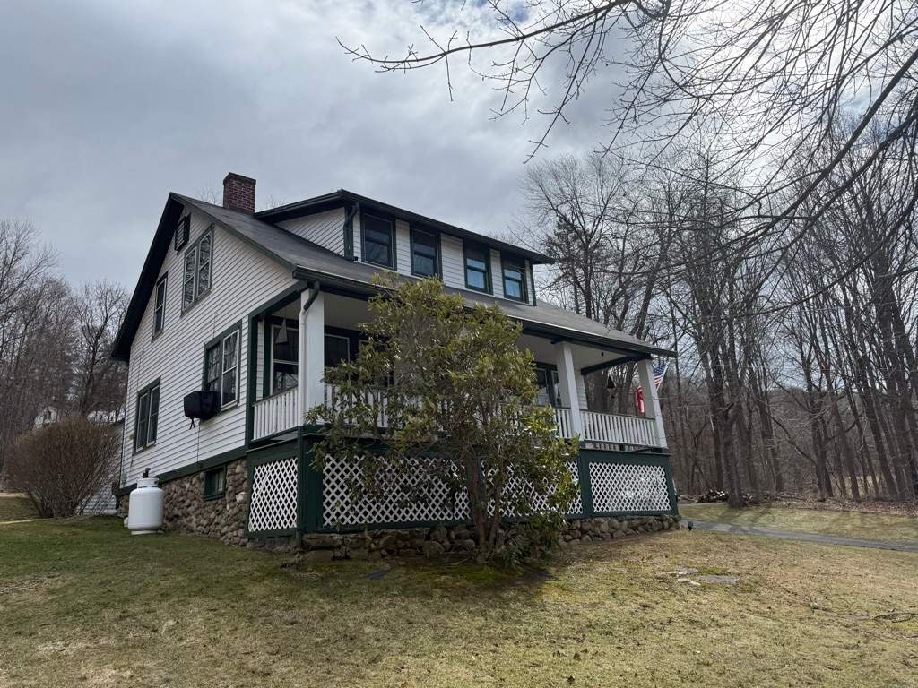 Brand new New Milford, CT roof by DiGiorgi! by DiGiorgi Roofing and Siding Inc