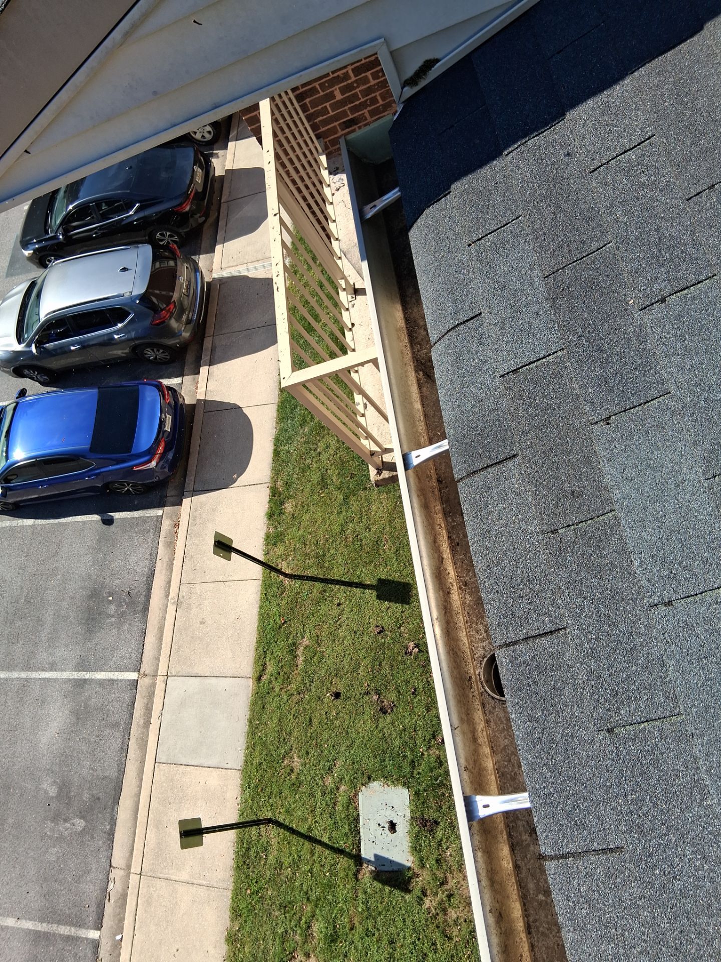 Commercial gutter cleaning Columbia & Ellicott City, MD after photo with clean gutters