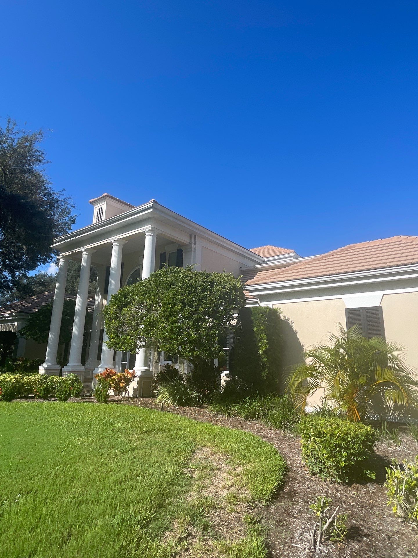 7-Inch Seamless Gutters for Large Roofs in Osprey FL by Gutter Professors