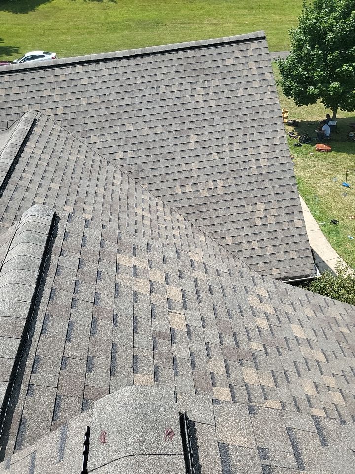 ATLAS PINNACLE COLOR: WEATHERED SHADOW by Eagle Eye Roofing